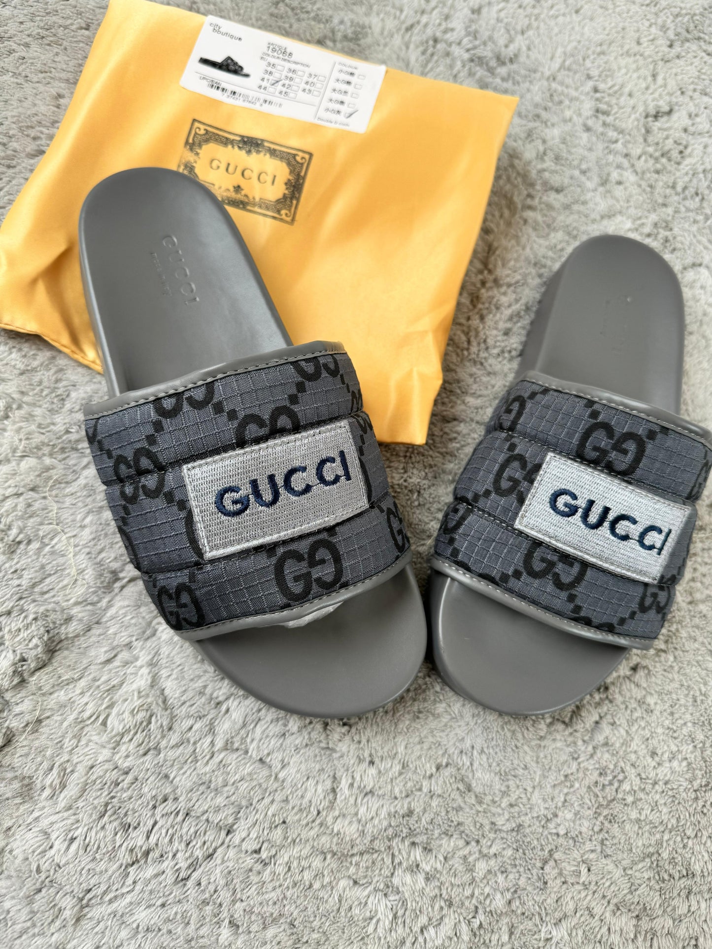 Chanclas gucci grises