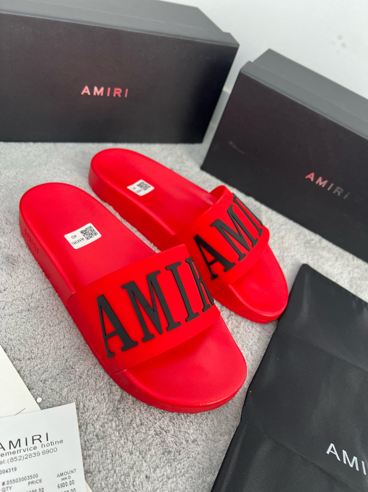 Chancla Amiri rojo logo negro