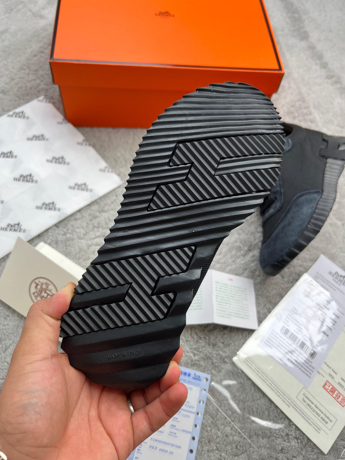 Hermes negras logo lateral