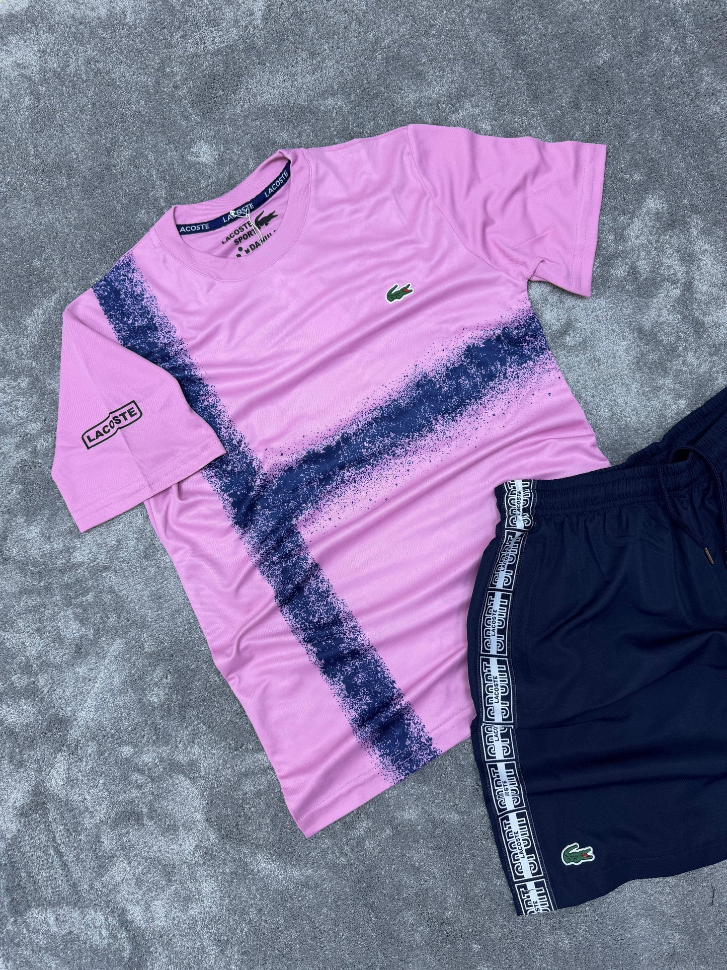 Conjunto corto lacoste rosa logo verde detalles azules