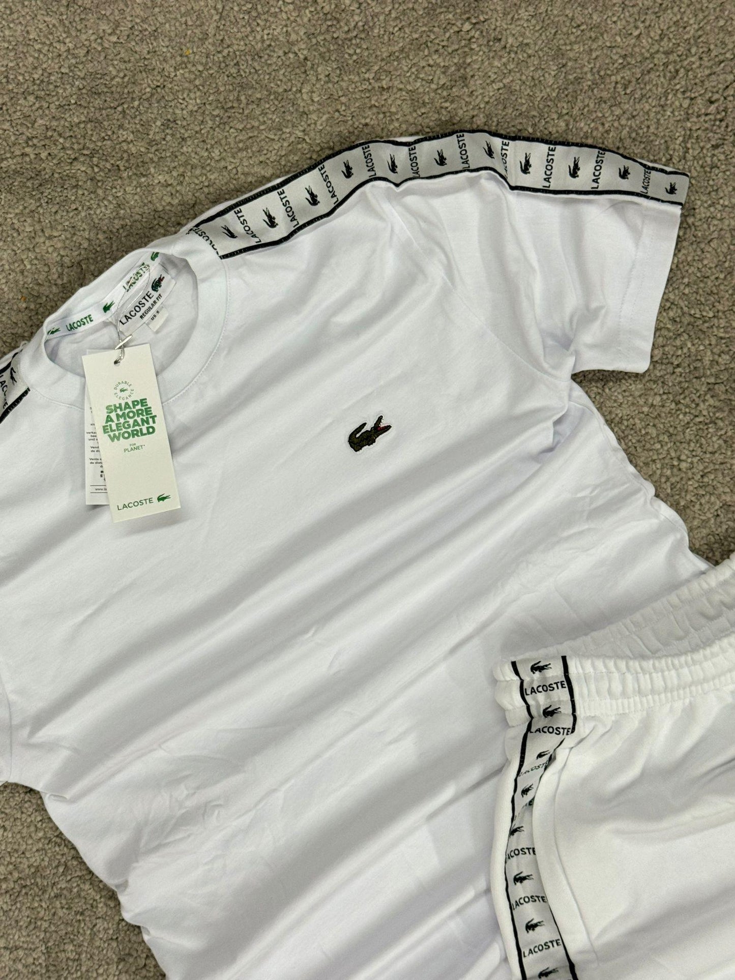 Conjunto corto lacoste blanco detalles negros