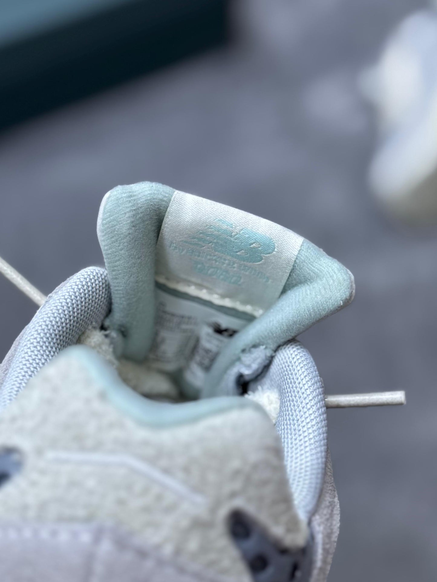 New balance 9060 beige logo gris