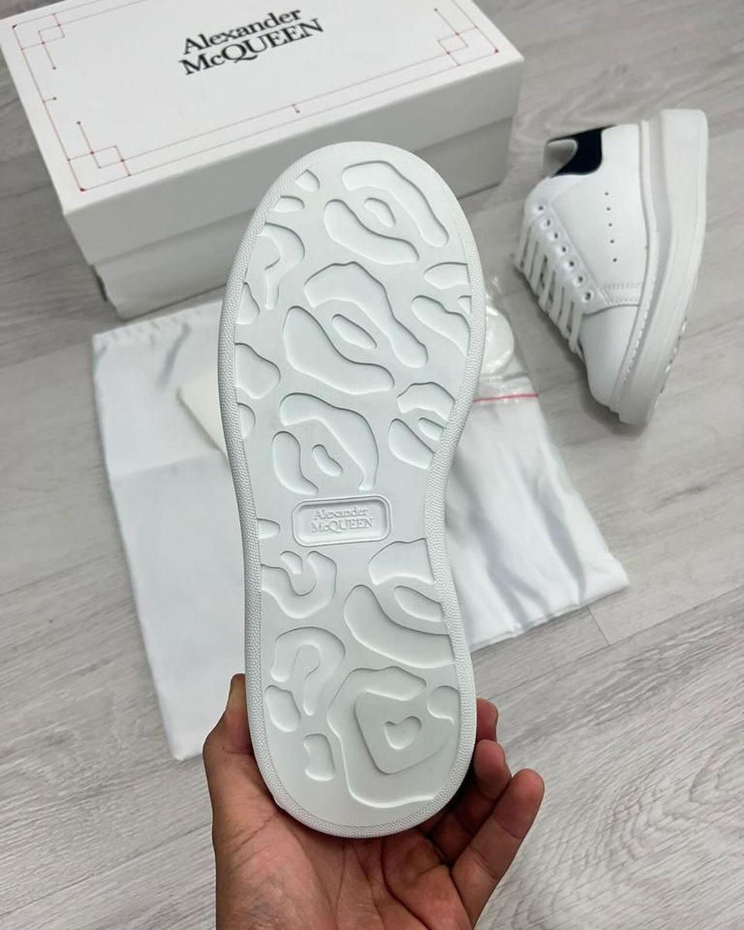 Alexander McQueen blancas y negras