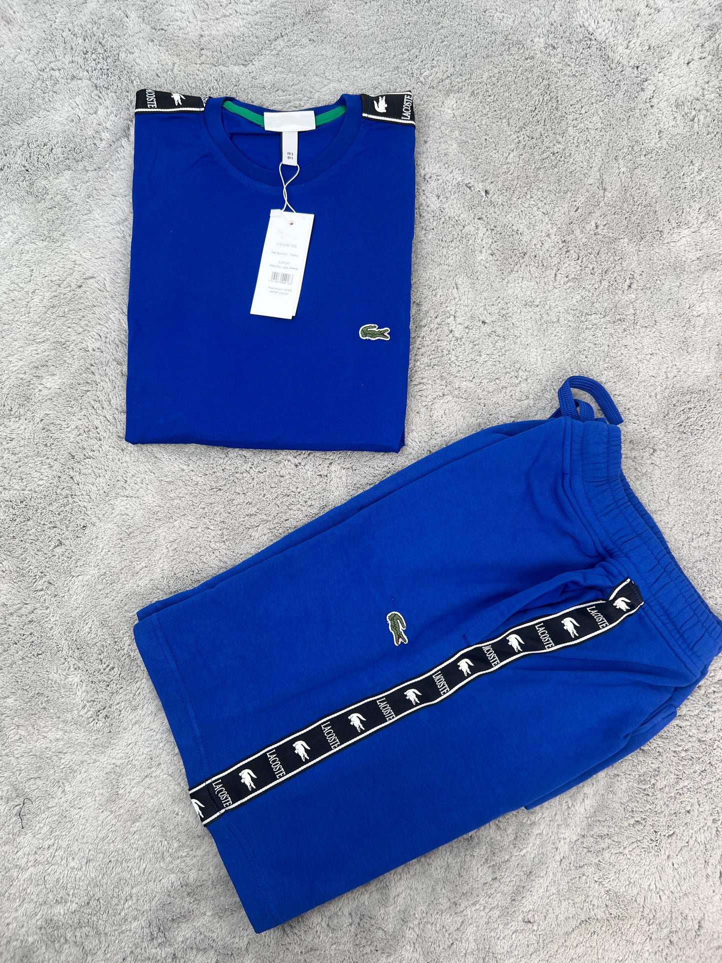 Conjunto corto lacoste azul logo verde lineas negras