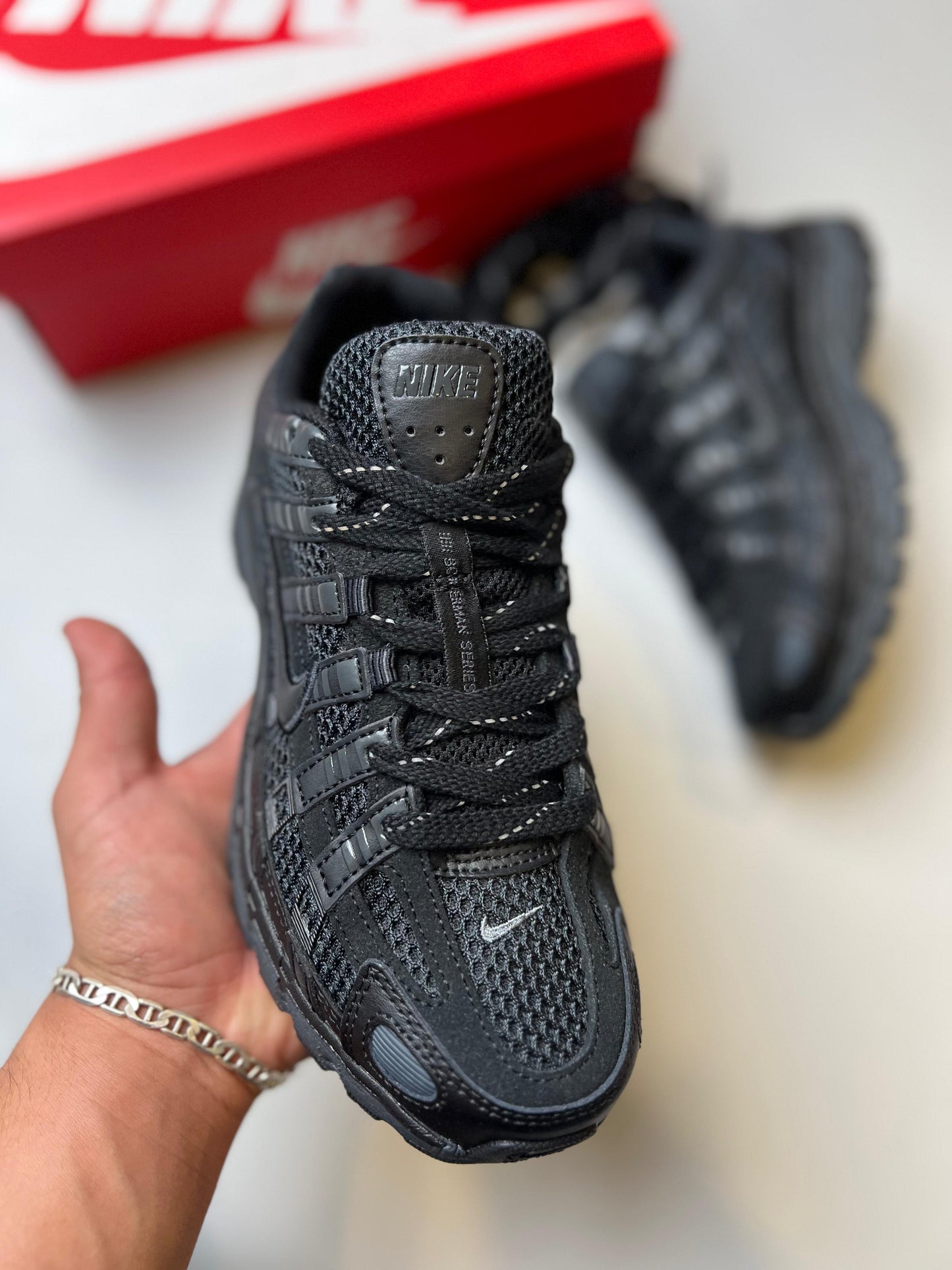 Nike P-6000 negras