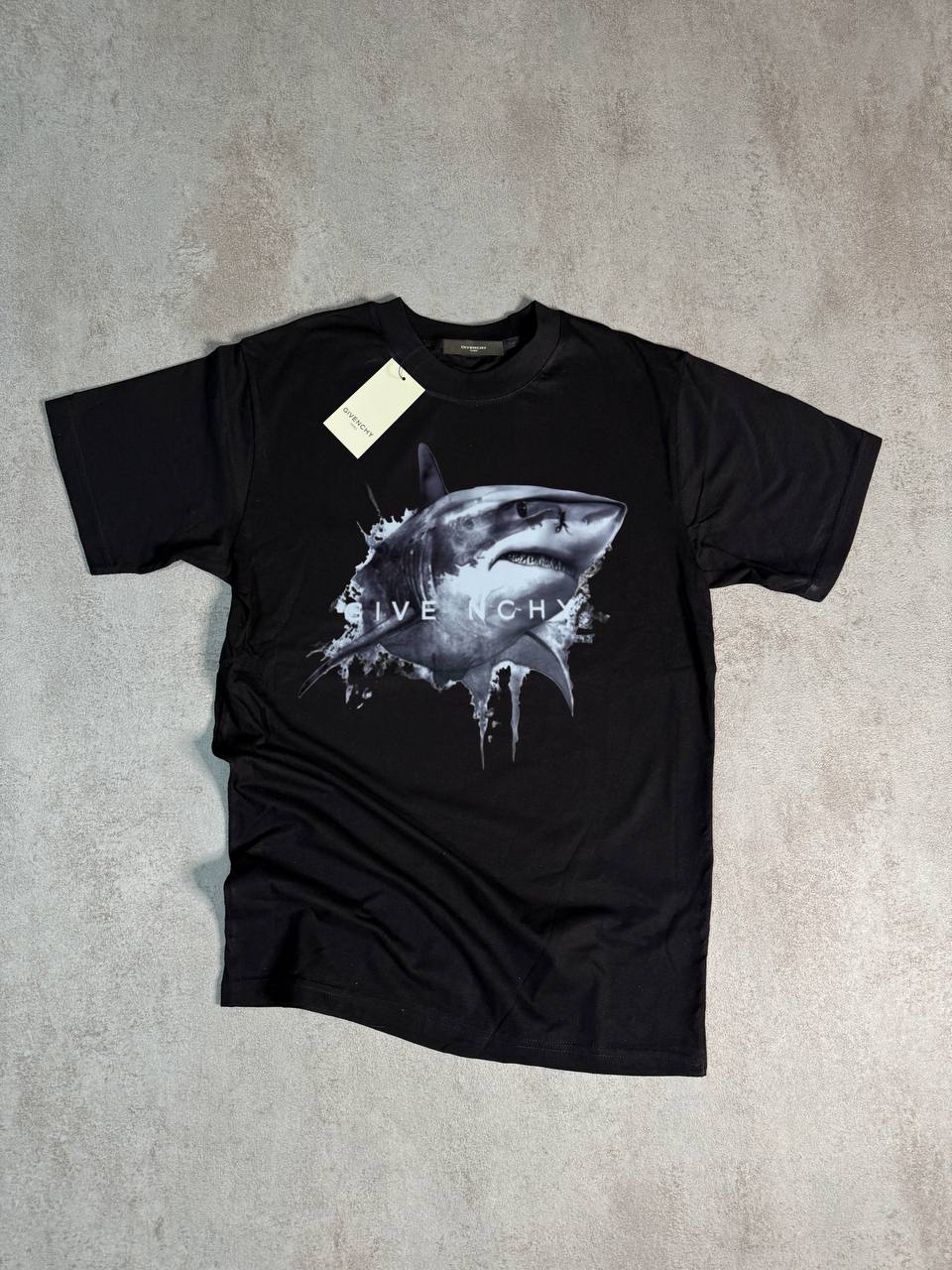 Camiseta Givenchy negro logo blanco tiburon