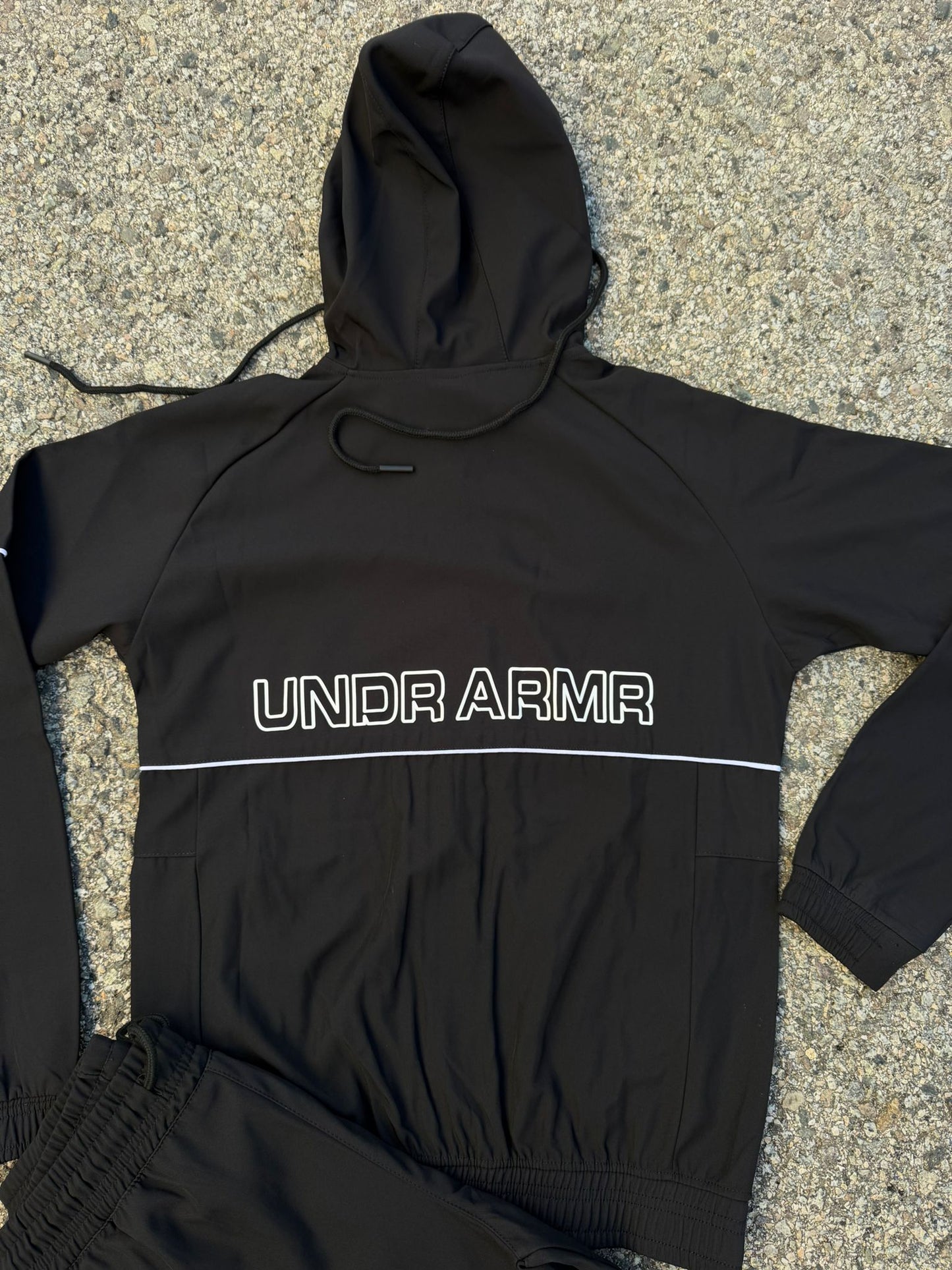 Chandal Under Armour negro logo blanco