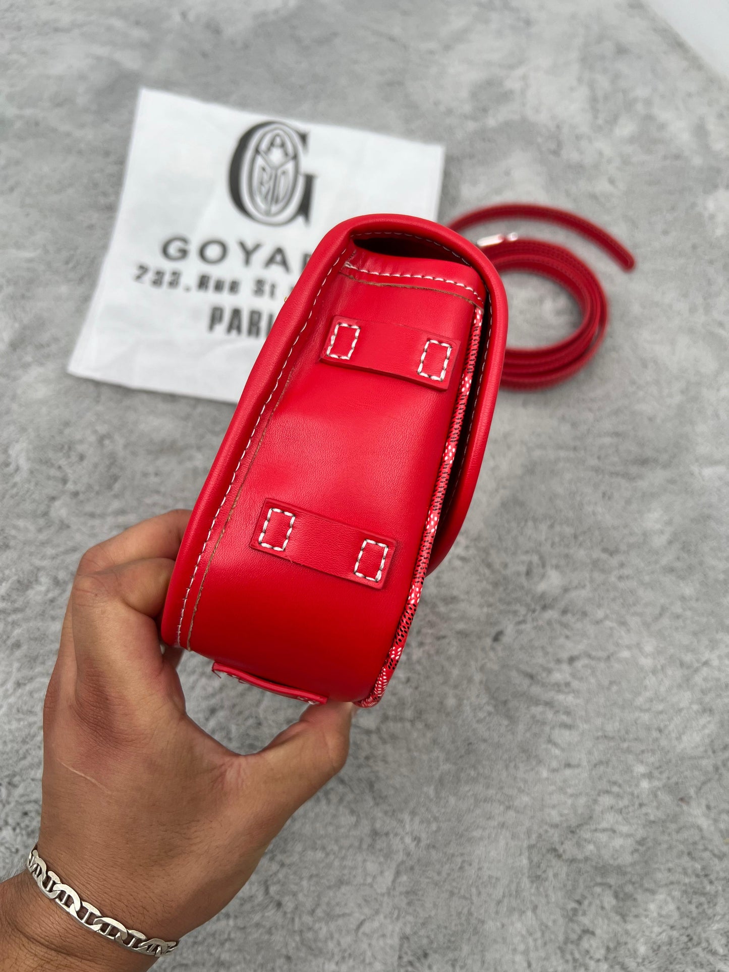 BANDOLERA GOYARD rojo detalles plateados