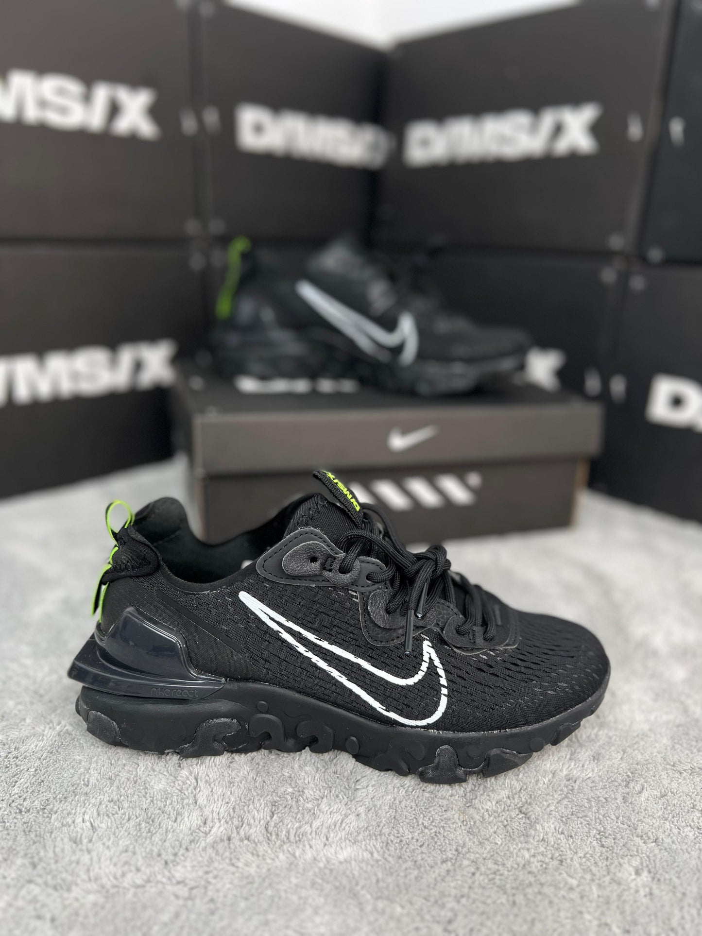 Nike react vision negras logo blanco