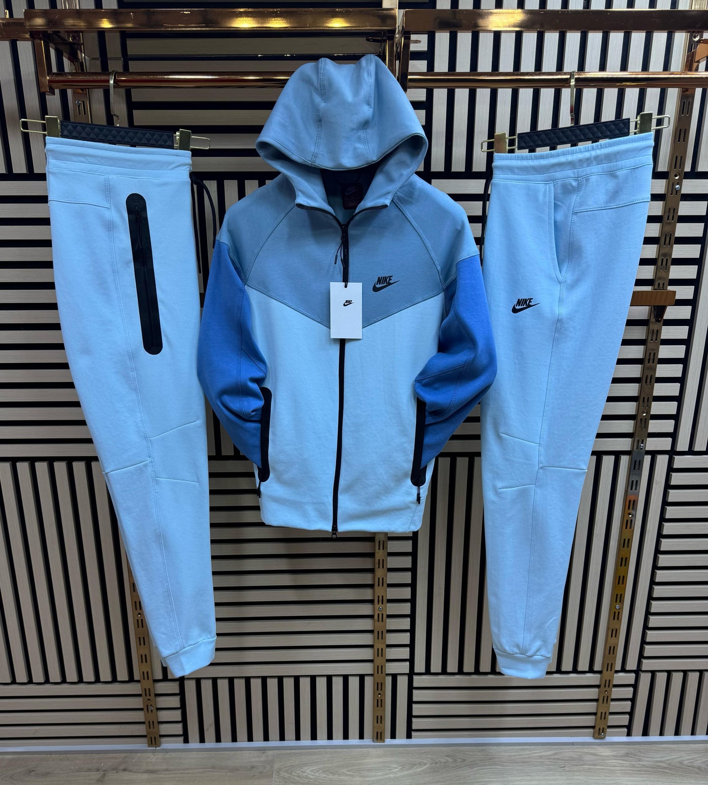 Chandal tech azul logo negro