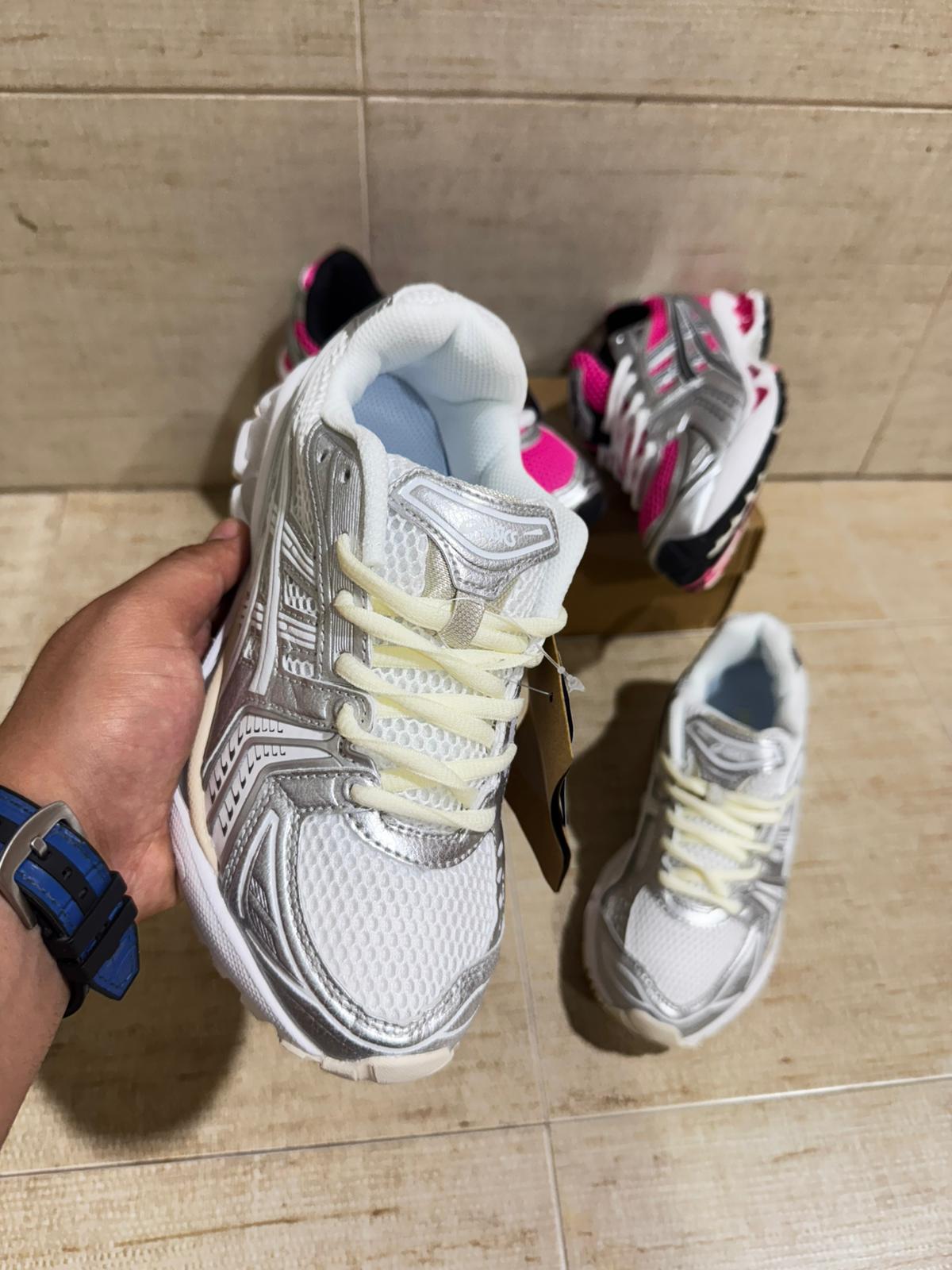 Asics blanca y gris