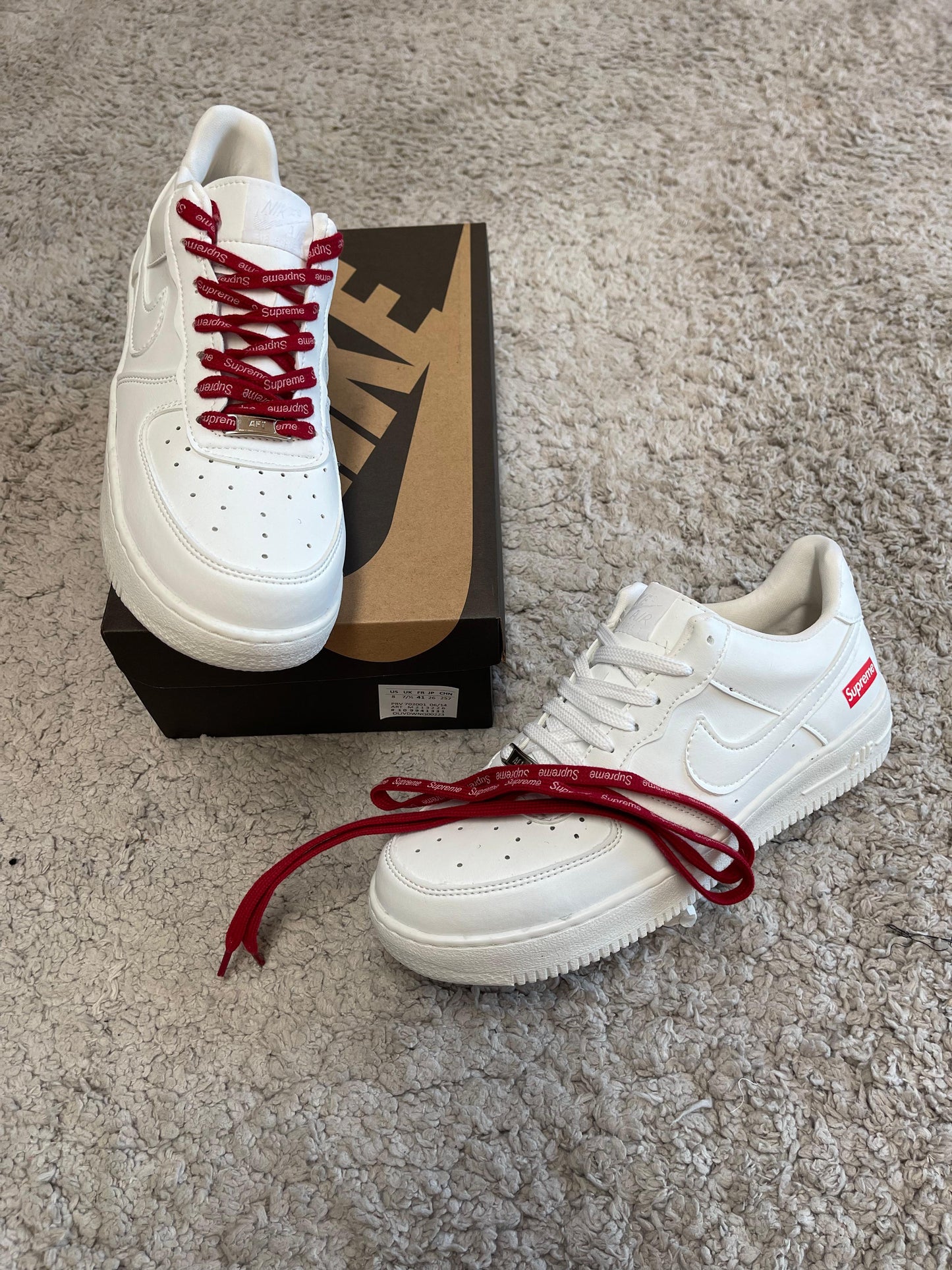 Air force blancas x Supreme logo rojo