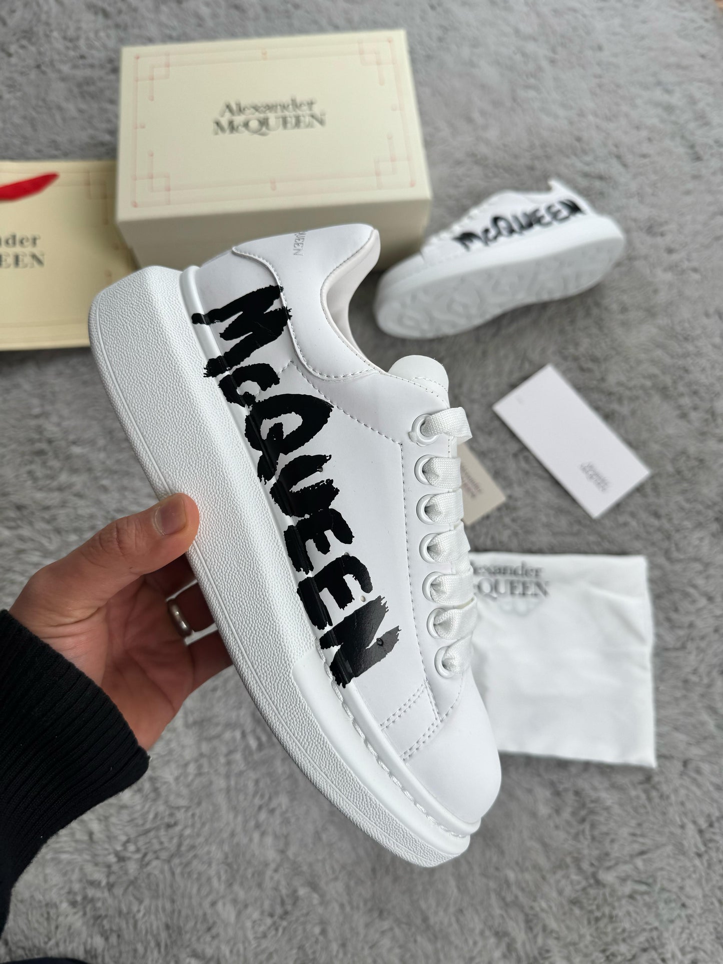 Alexander mcqueen blancas logo negro graffiti