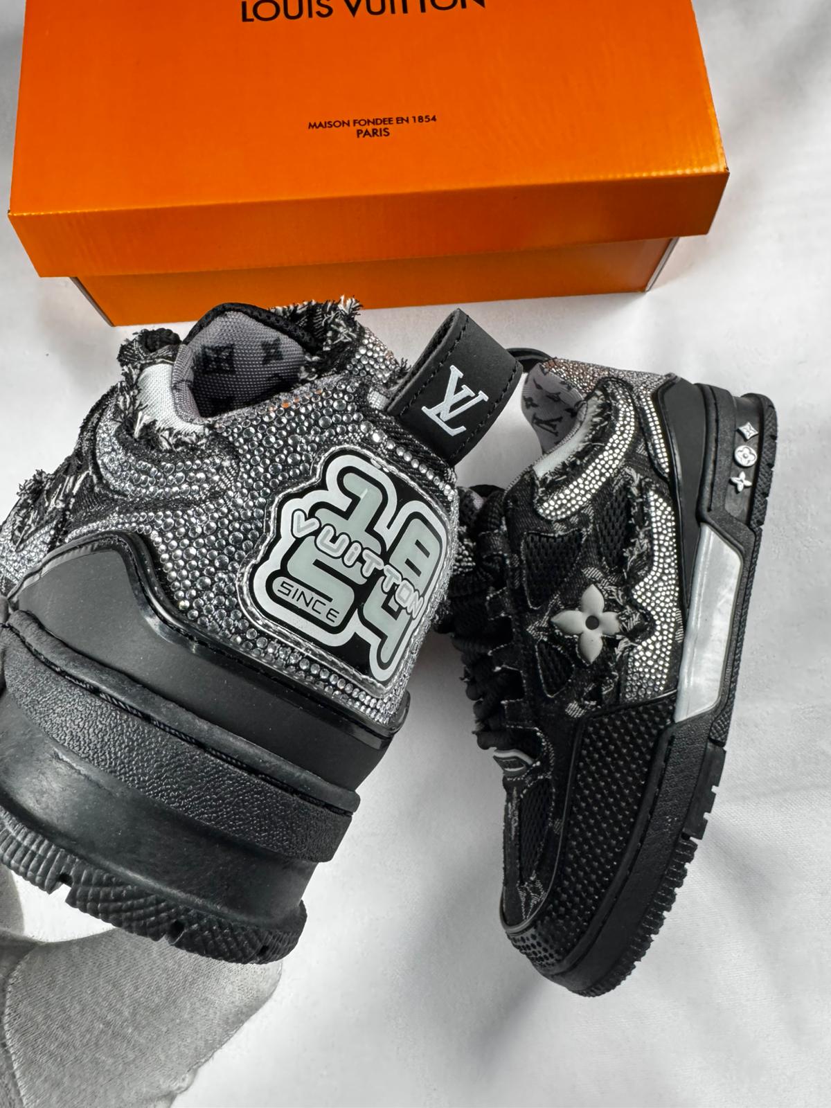 LV skate negras y grises piedras brillantes