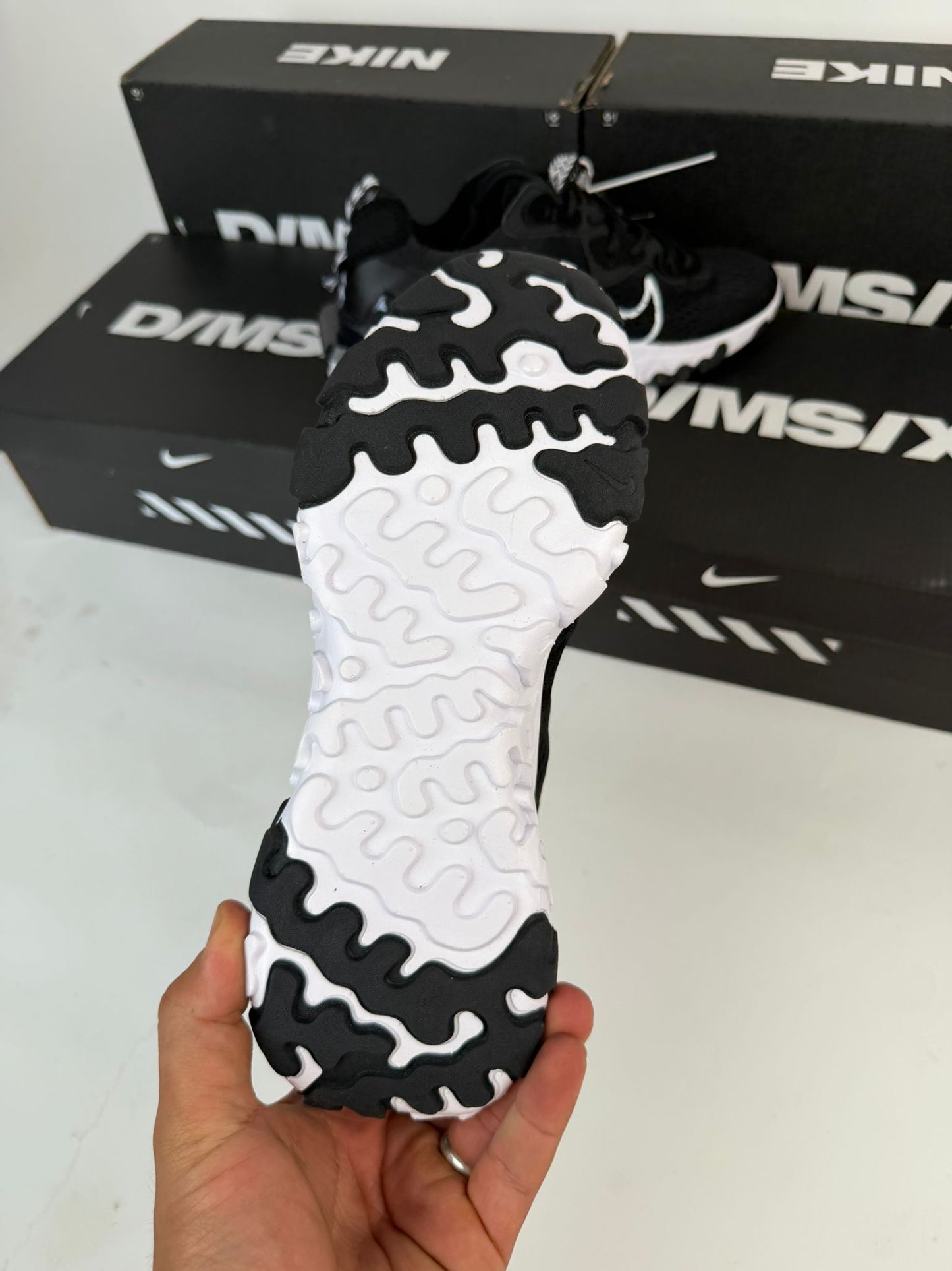 Nike react vision negras logo blanco
