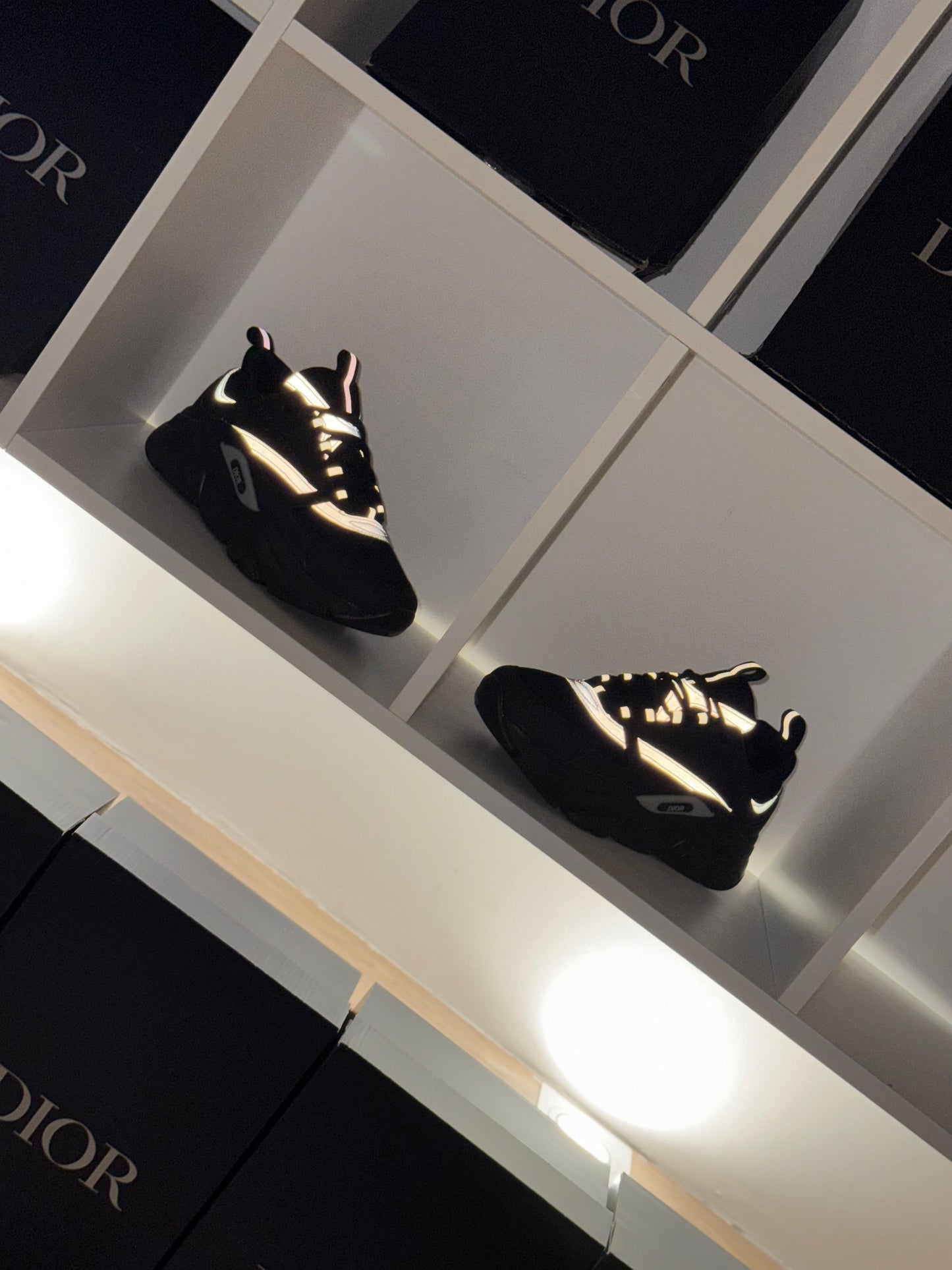 Dior B22 negra detalles grises