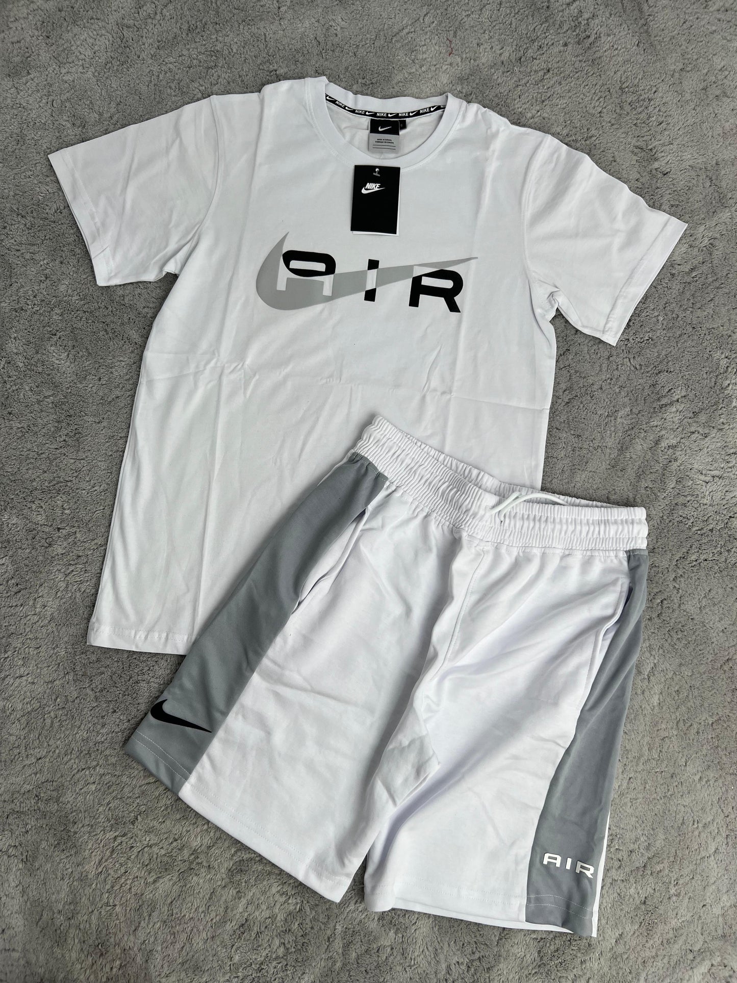 Conjunto corto nike blanco logo gris detalles negros