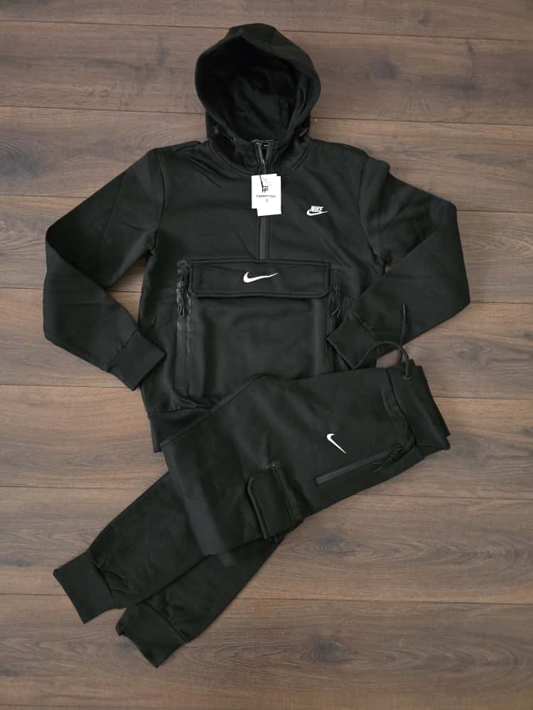 Chandal Nike bolsillo delantero negro