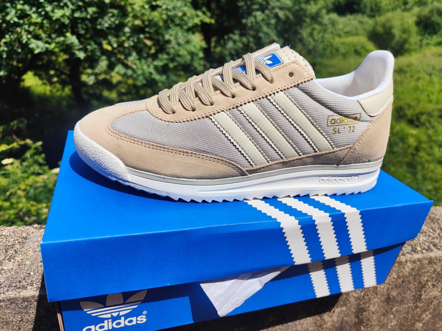 ADIDAS SL 72 beige logo blanco detalles dorados