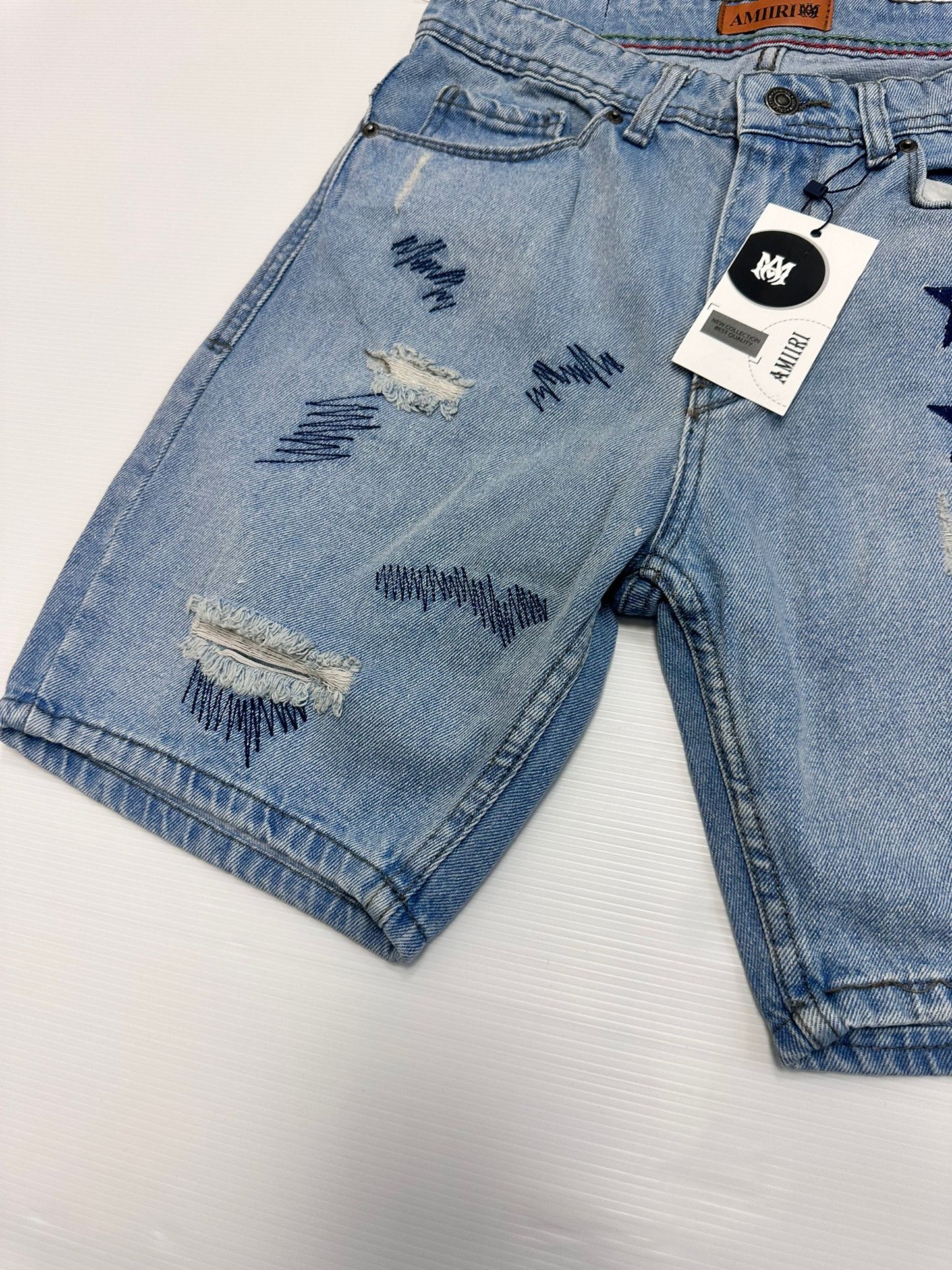 Pantalon corto amiri logos azules marinos