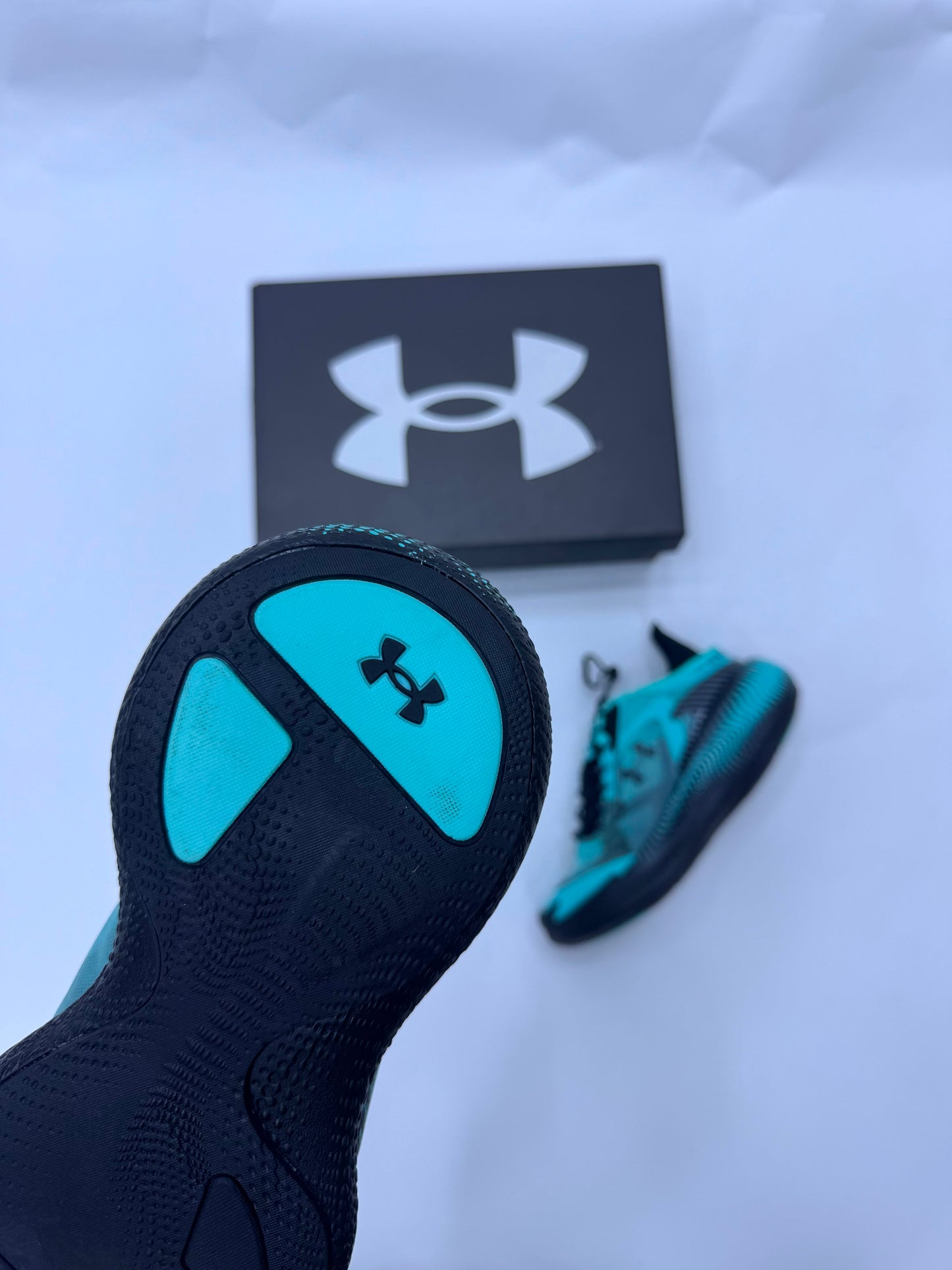 Mansory × Under Armour azules logo negro