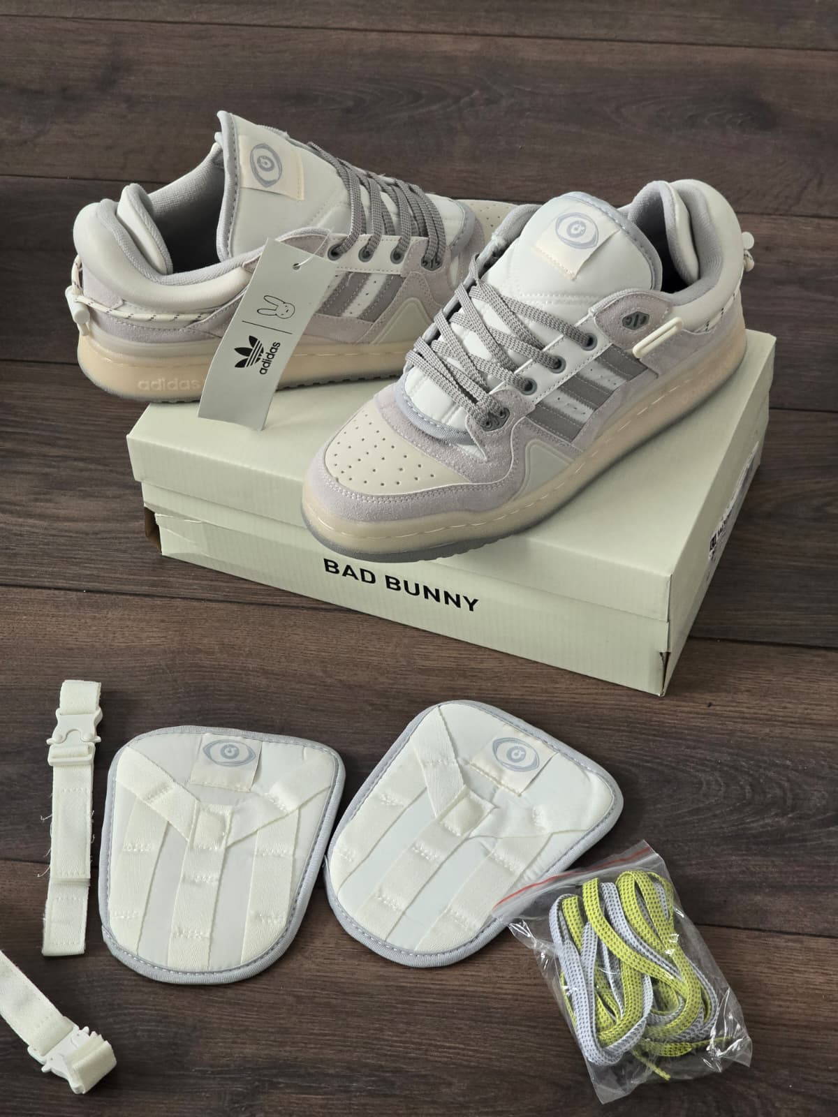 Adidas bad bunny gris