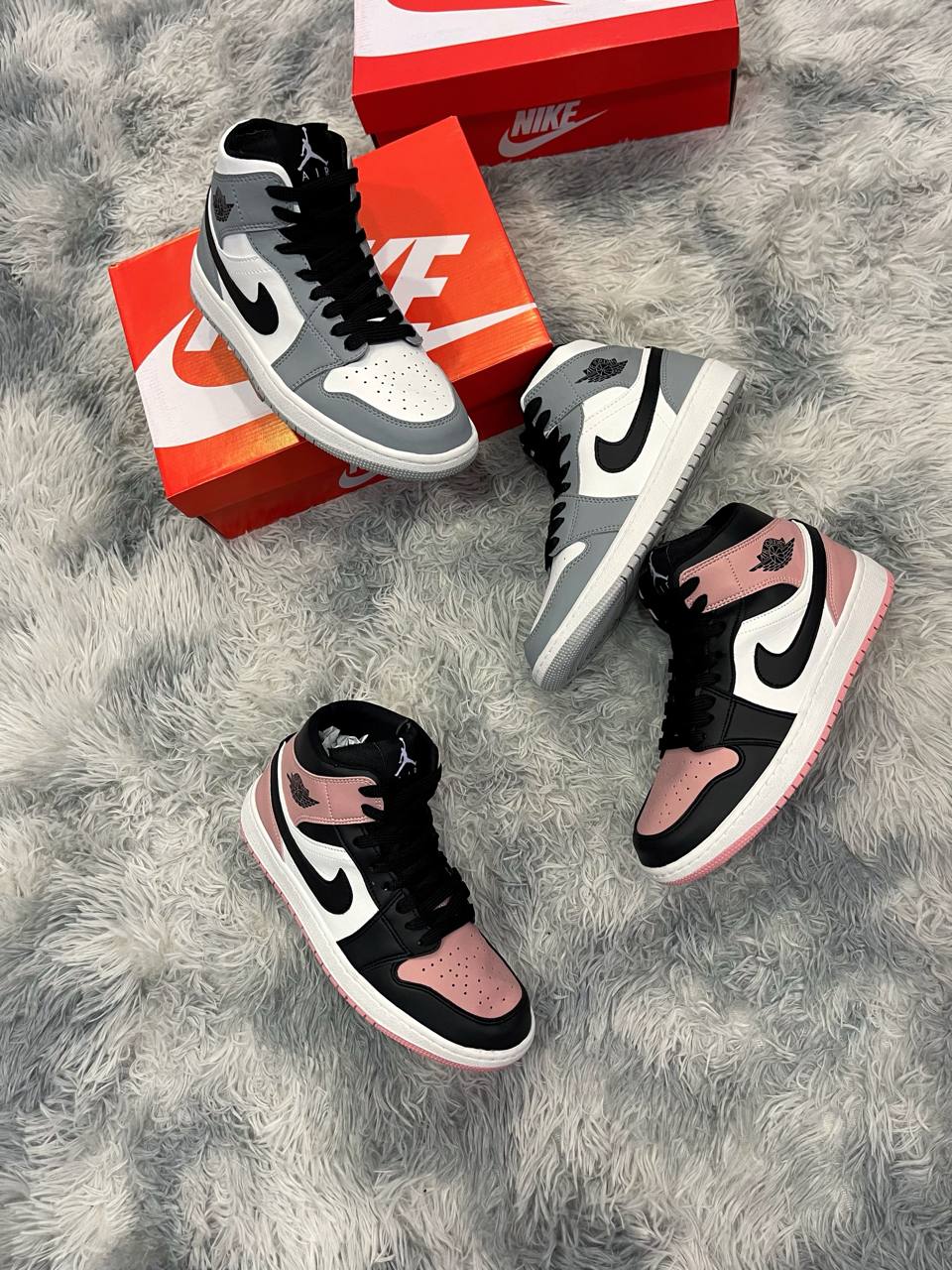 JORDAN MID 1 rosa logo negro