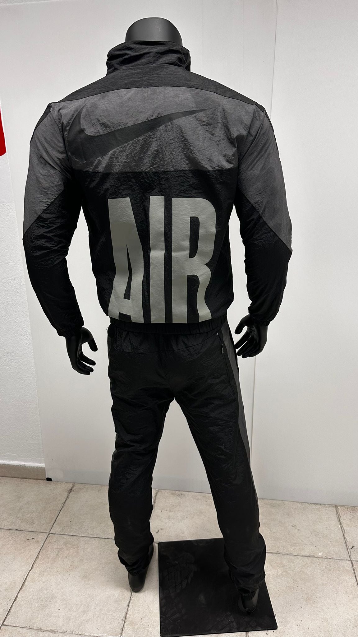 Chandal nike negro logo gris y negro logo grande en espalda