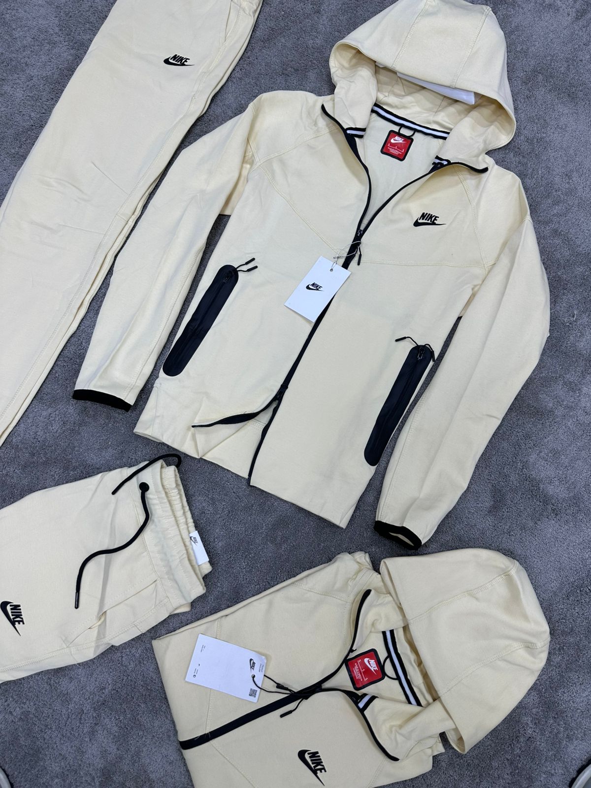 Chandal Nike Tech X CR7 crema logo negro