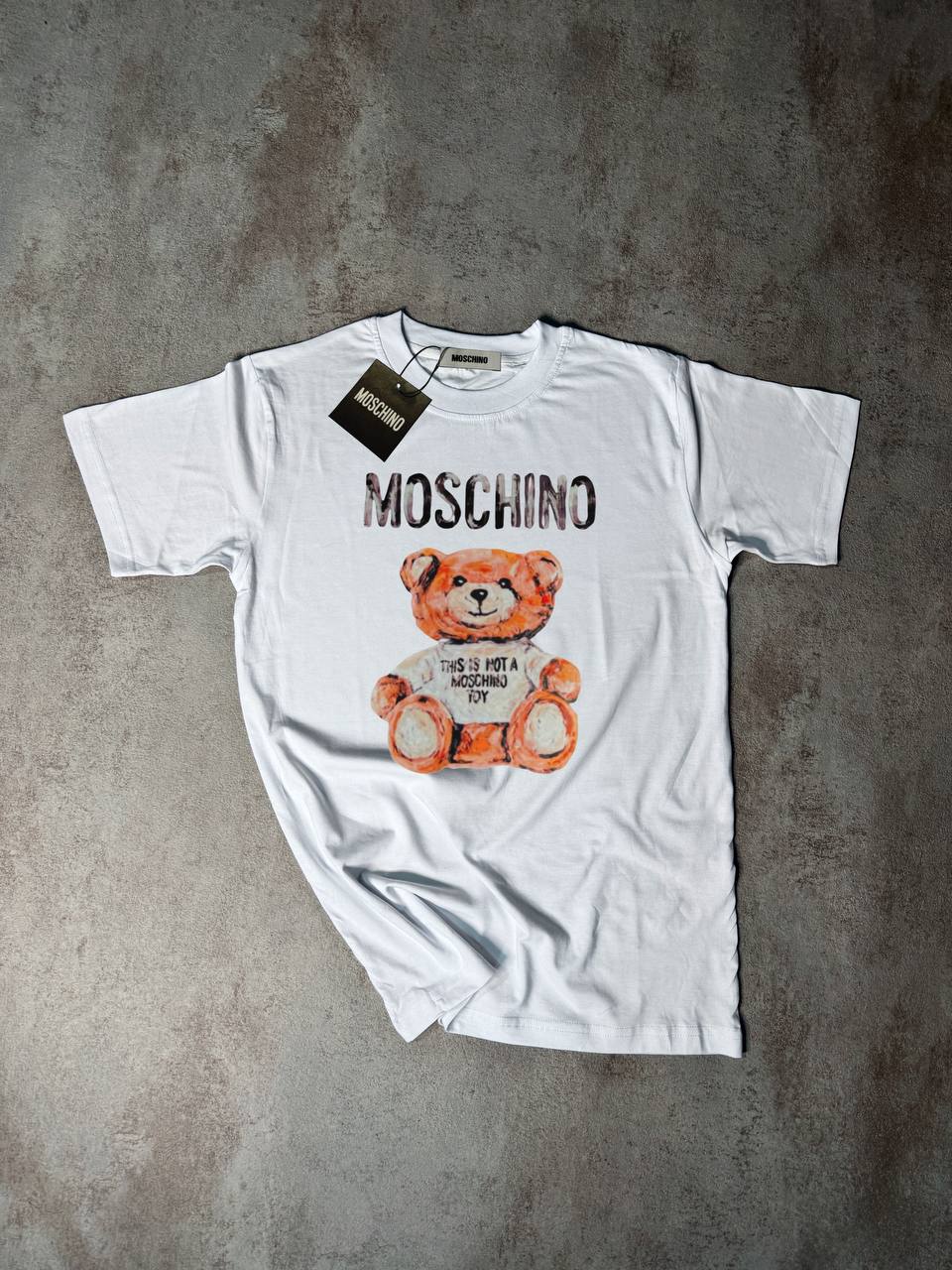 Camiseta Moschino blanco logo negro y blanco oso en medio