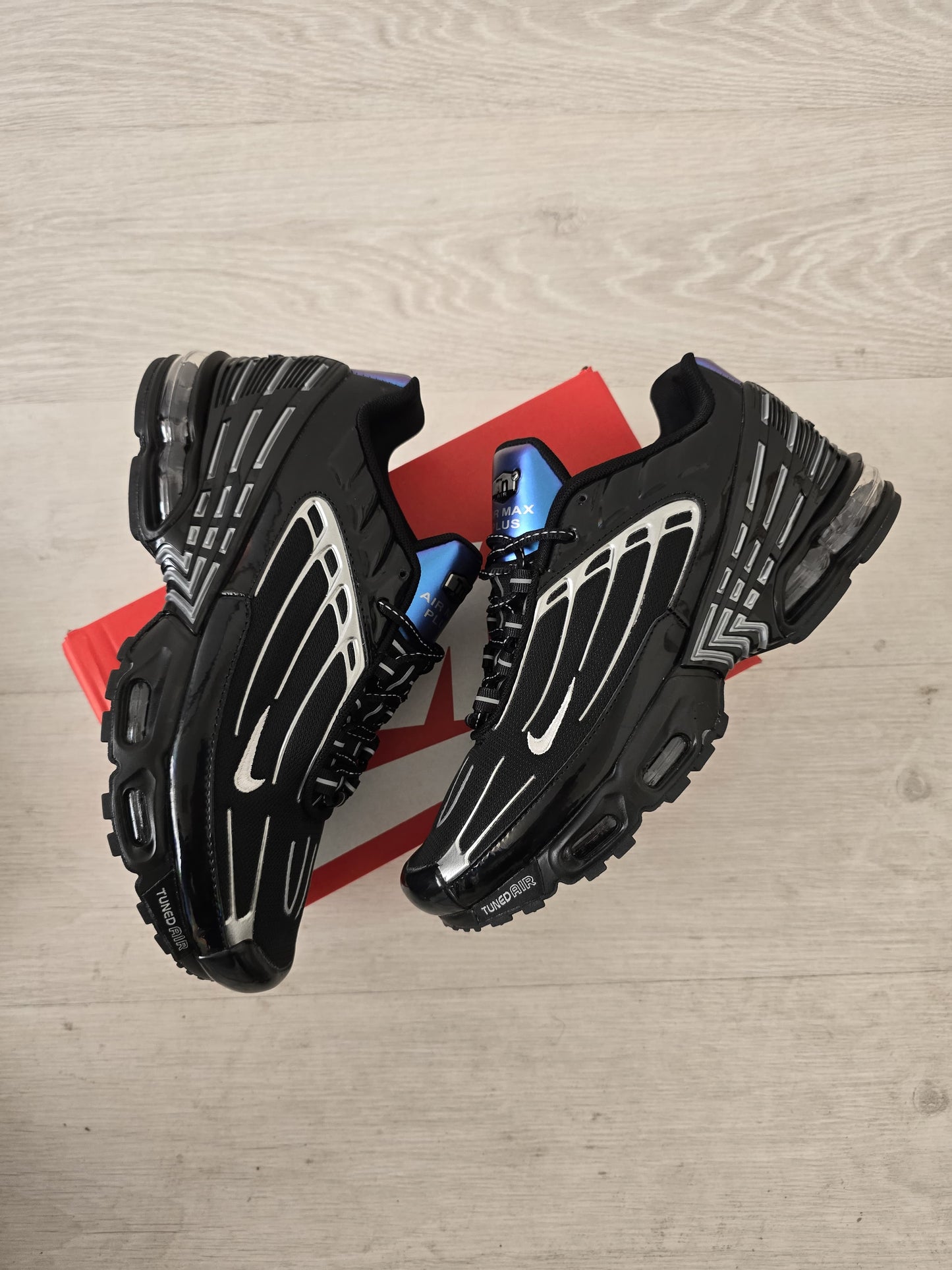 Tn plus negra lengueta neon