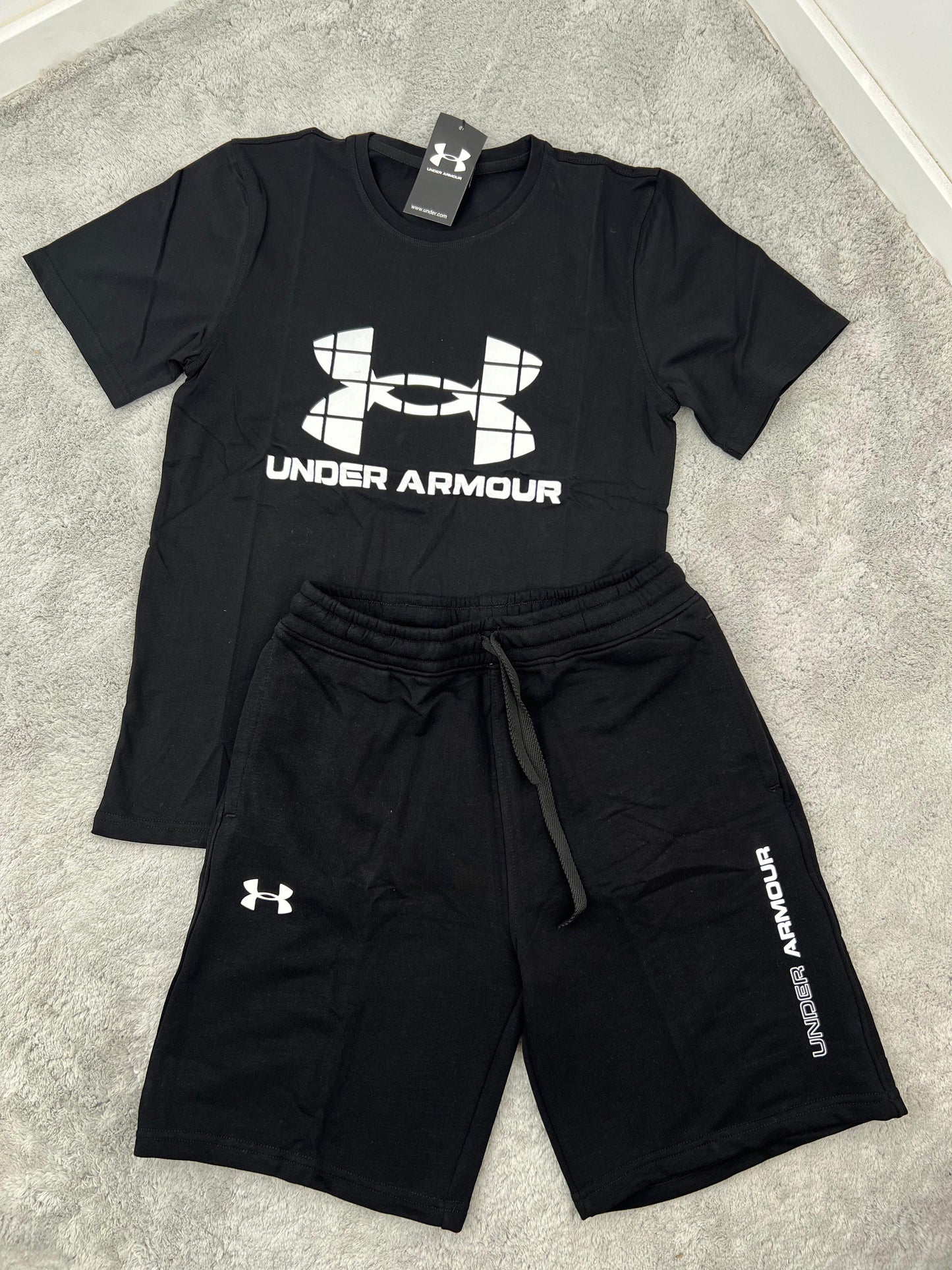 Conjunto Under Armour negra logo blanco