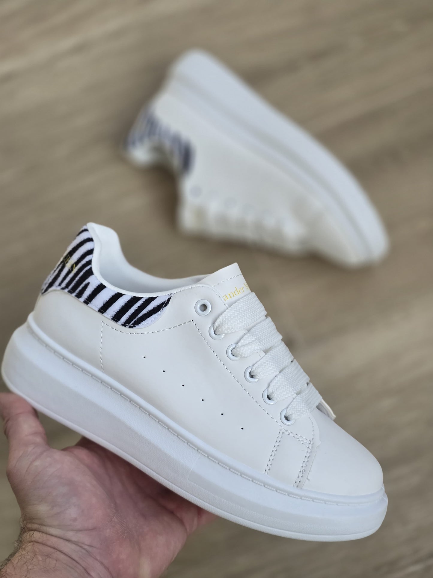 ALEXANDER MCQUEEN BLANCA ZEBRA