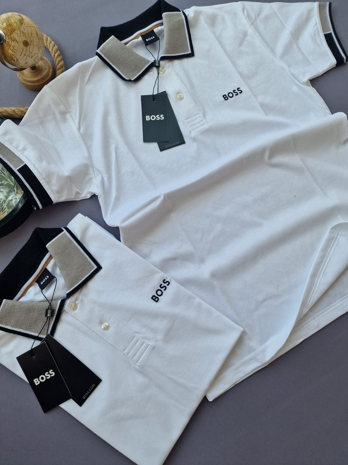Polo Hugo Boss blanco detalles grises logo negro