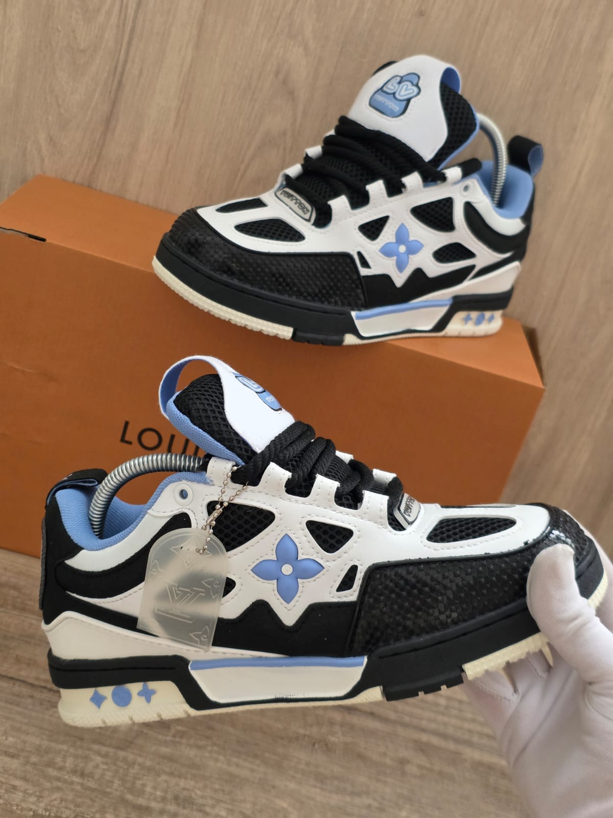 Lv skate negra logo azul