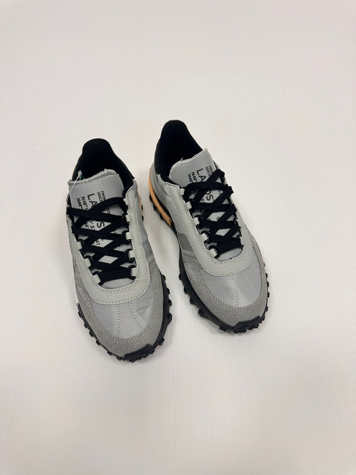 Zapatillas Lacoste gris logo negro