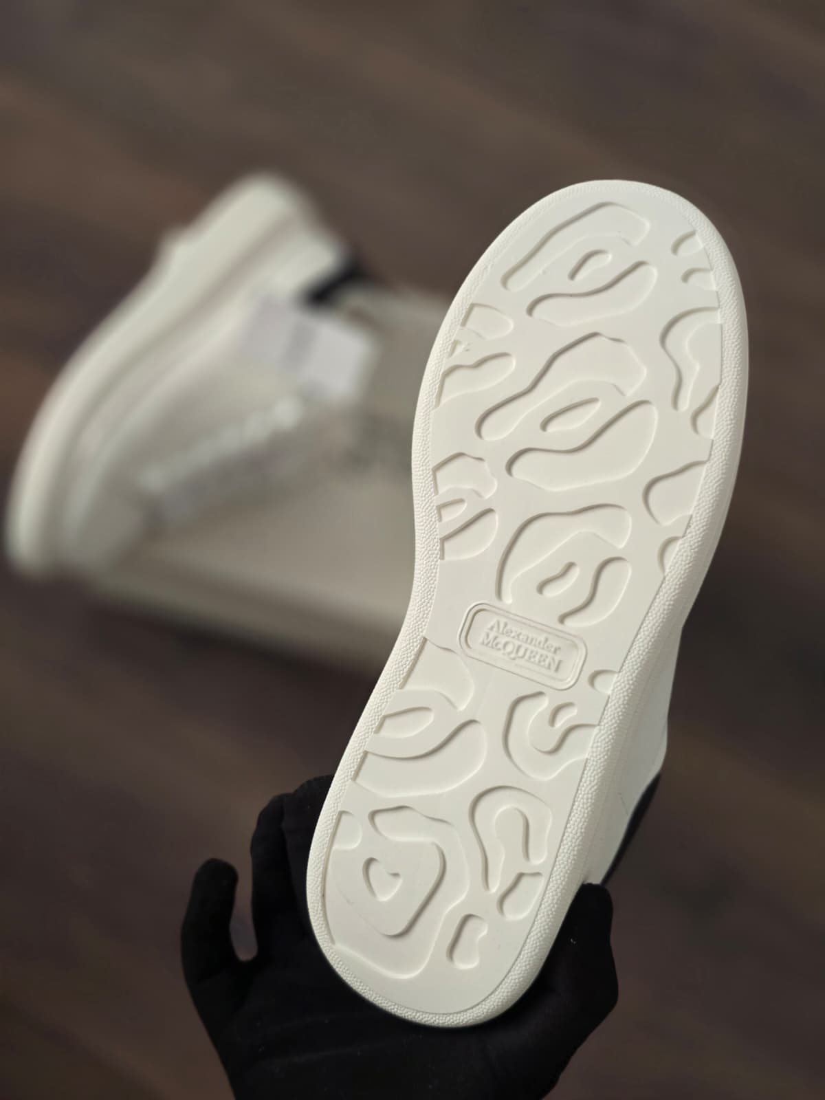 Alexander mcqueen blanca trasero negro