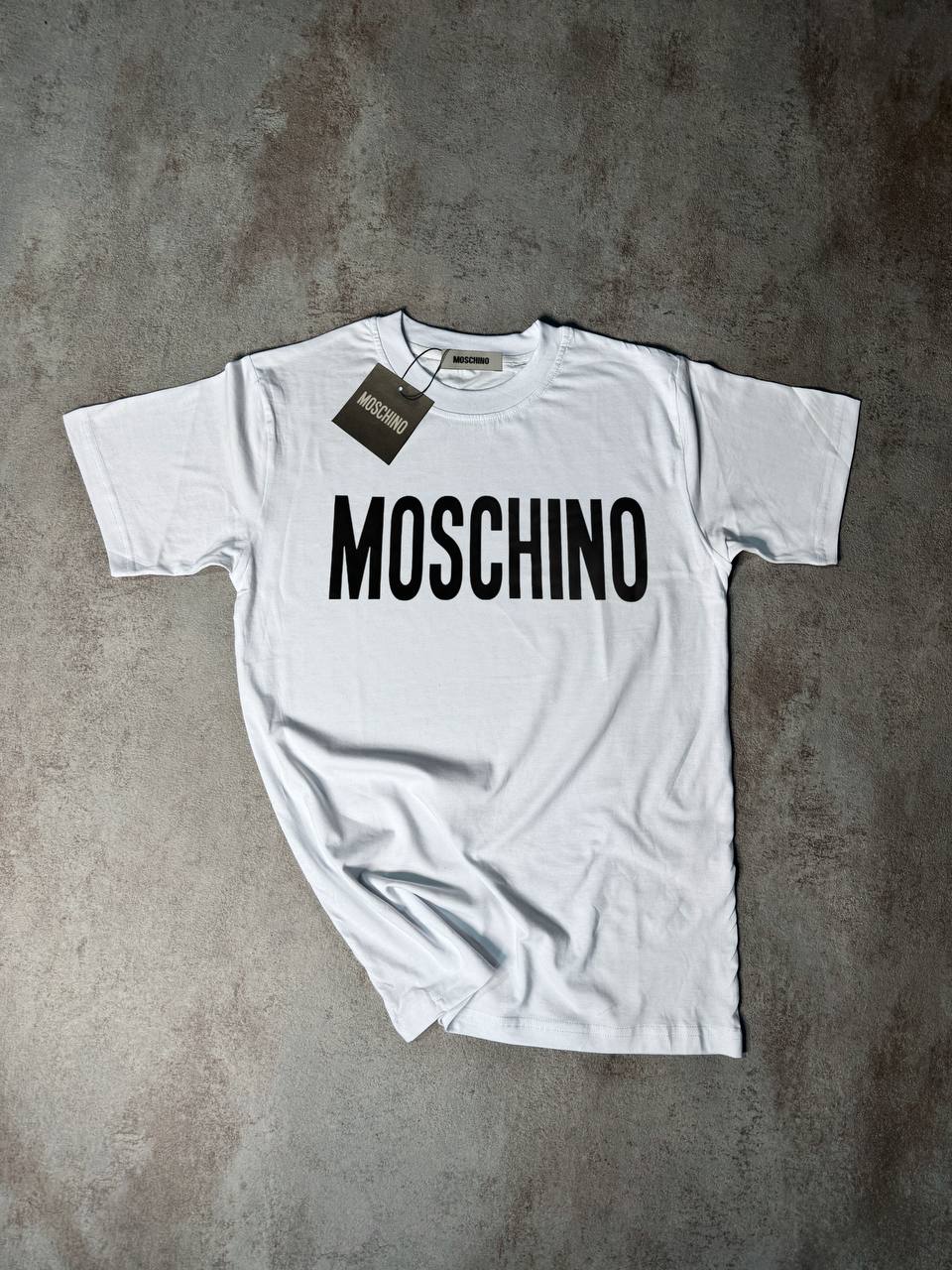 Camiseta Moschino blanco logo negro en medio