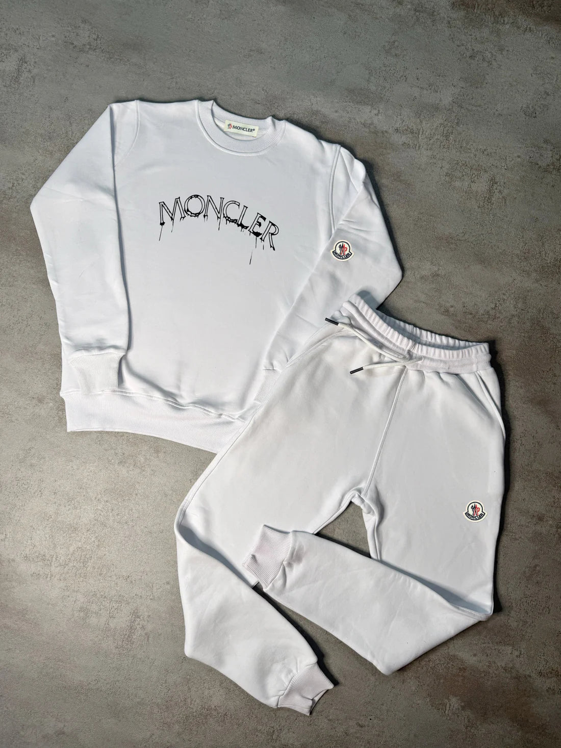 Chandal MONCLER blanco logo negro pintura