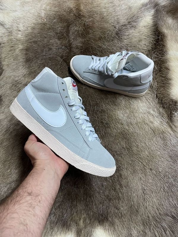 Blazer grises logo blanco