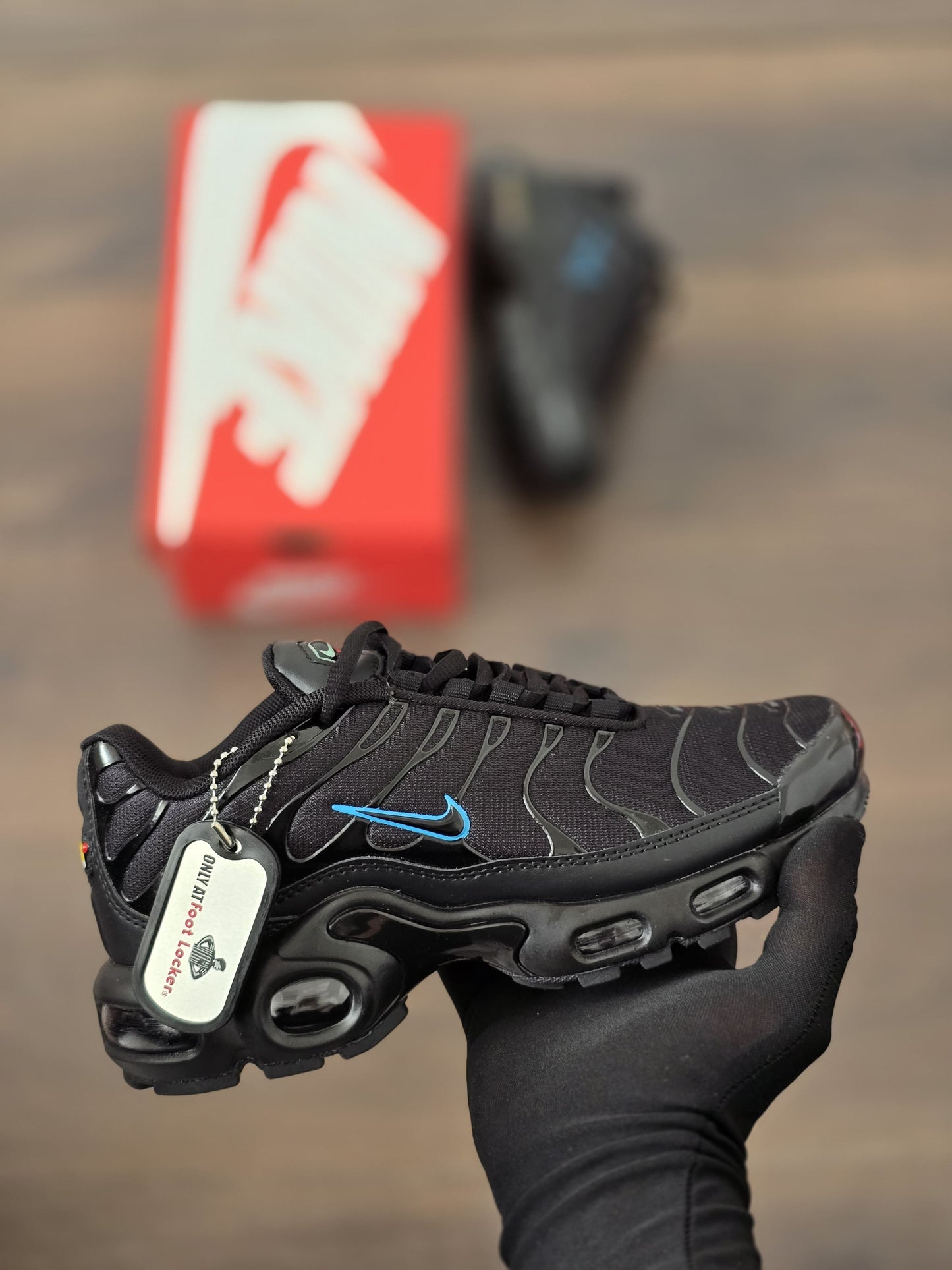Tn negra logo azul
