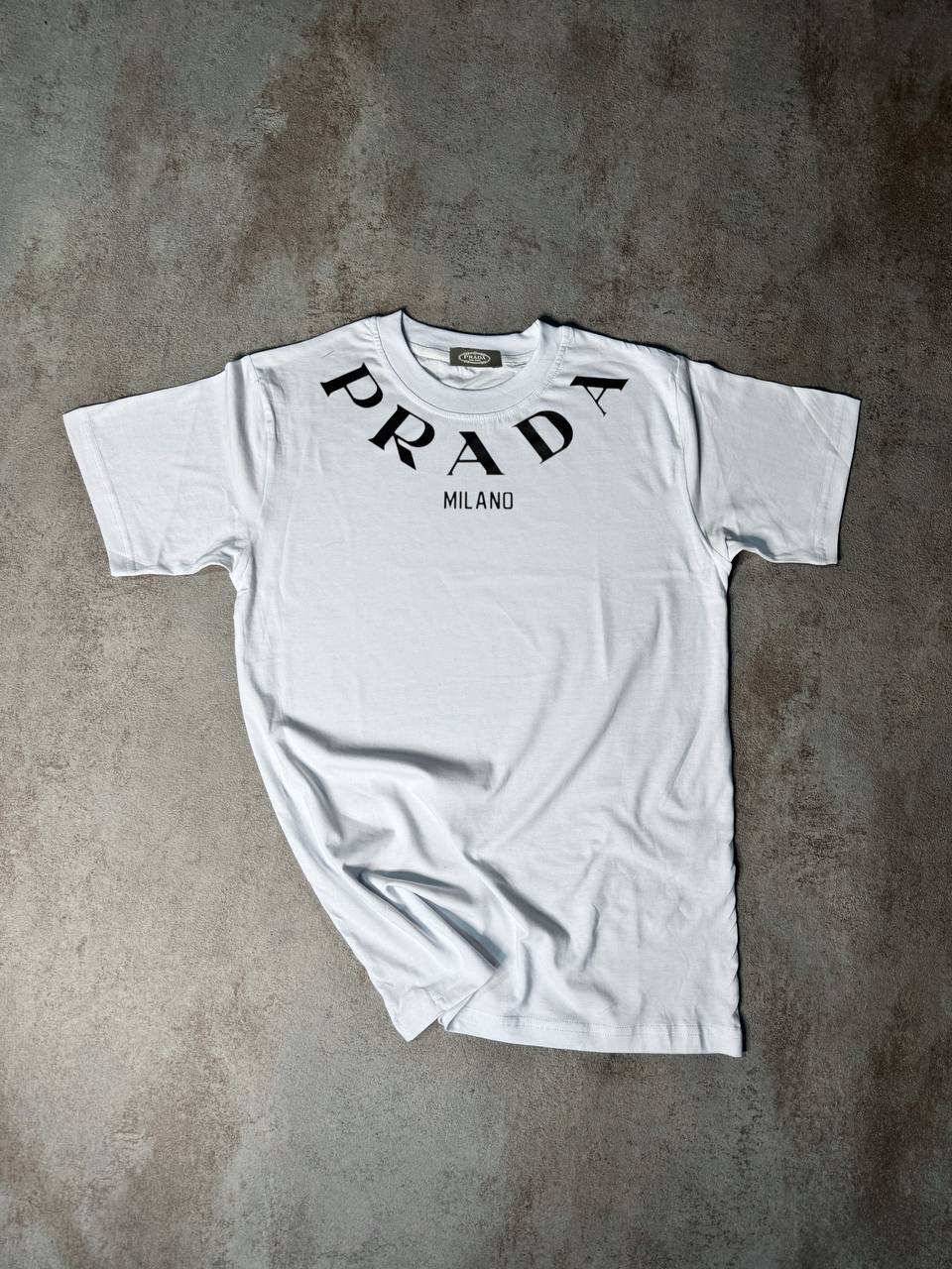 Camiseta Prada blanco logo negro cuello