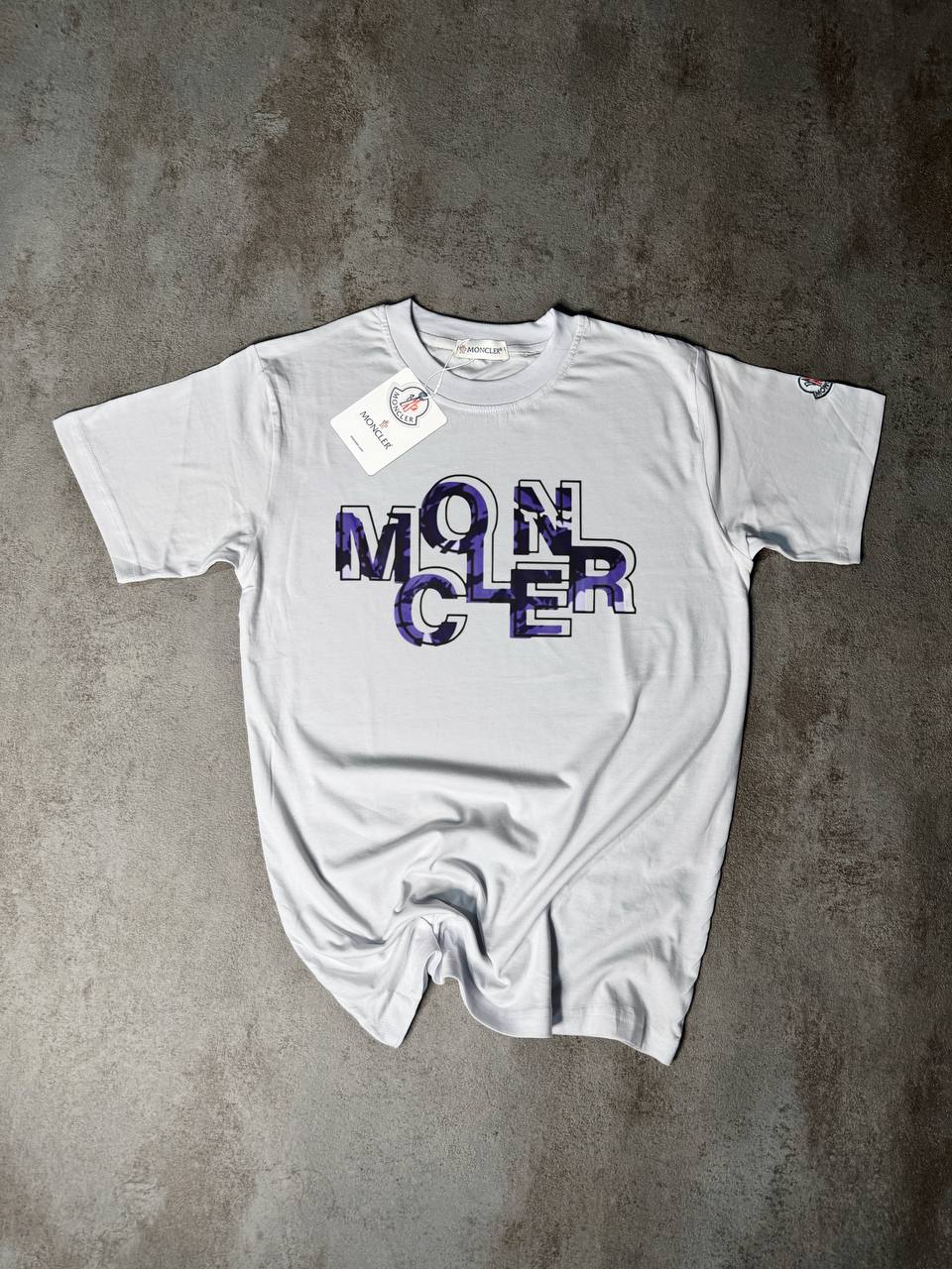 Camiseta Moncler blanco logo morado y negro