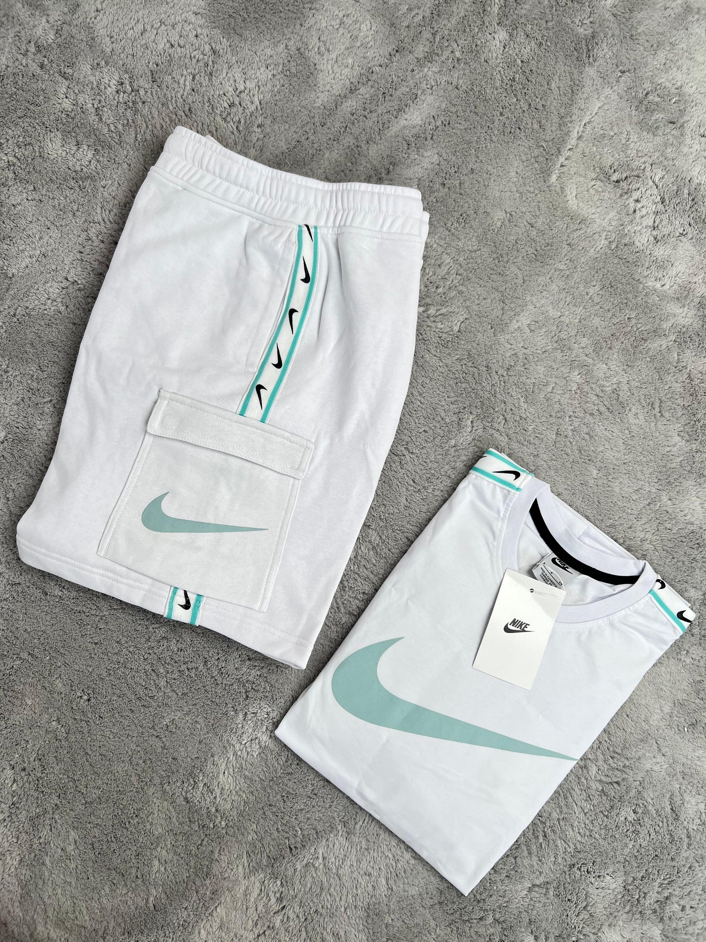Conjunto corto blanco nike logo azul