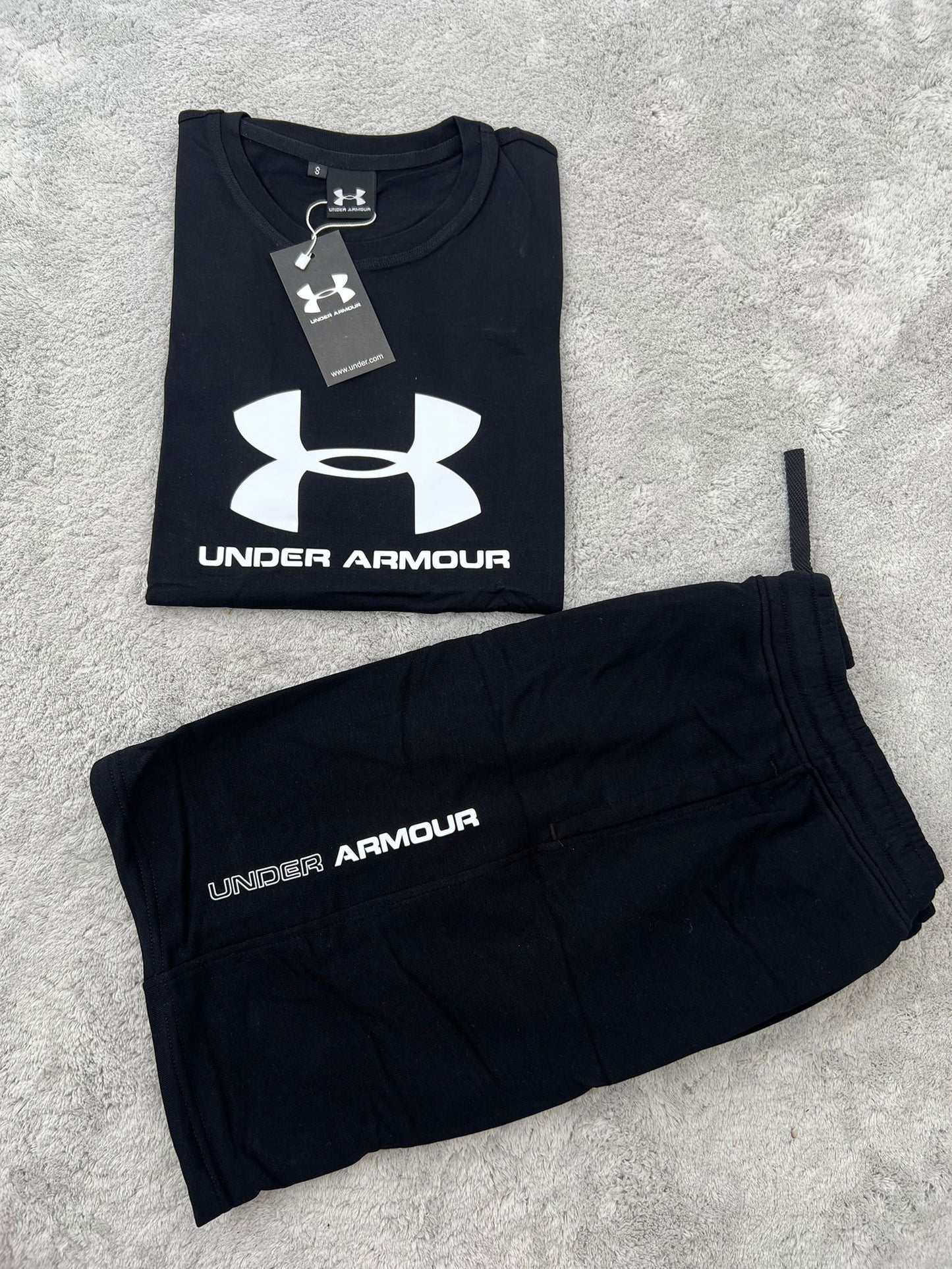 Conjunto Under Armour negra logo blanco