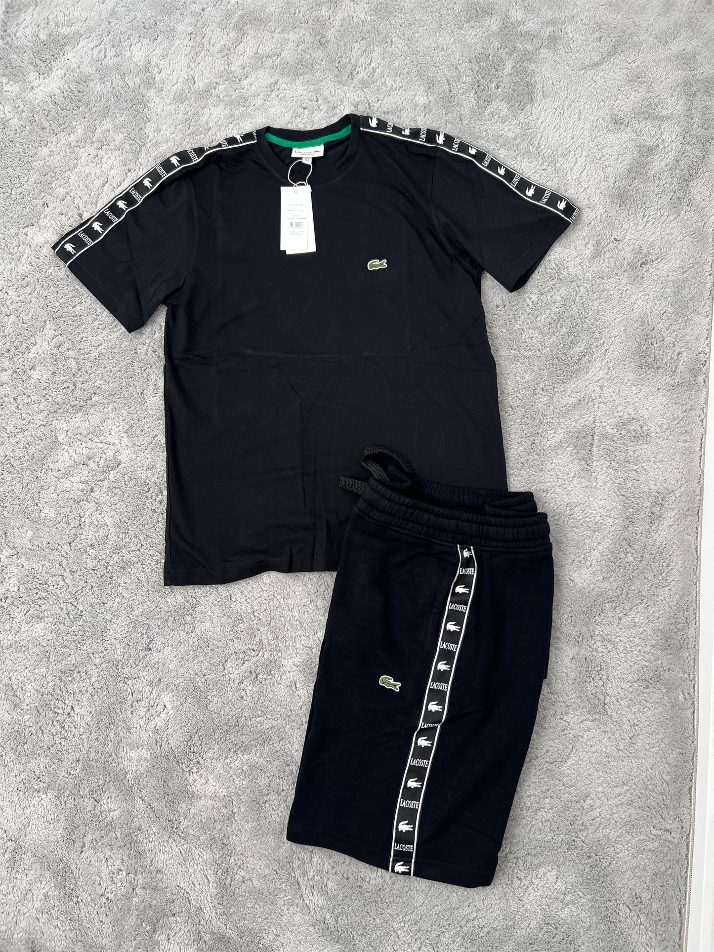 Conjunto corto lacoste negro logo verde lineas blancas