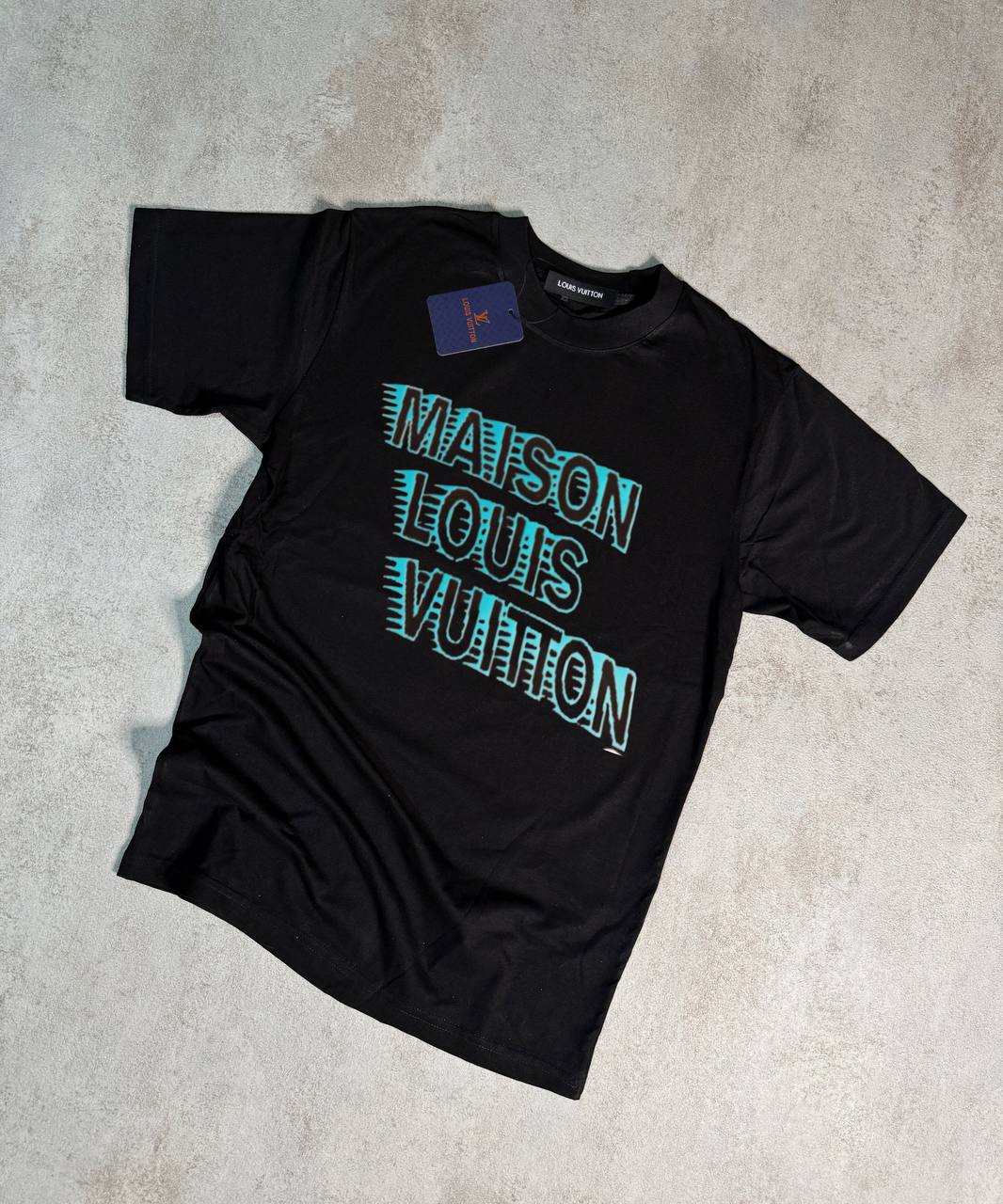 Camiseta LV negro logo negro contorno azul