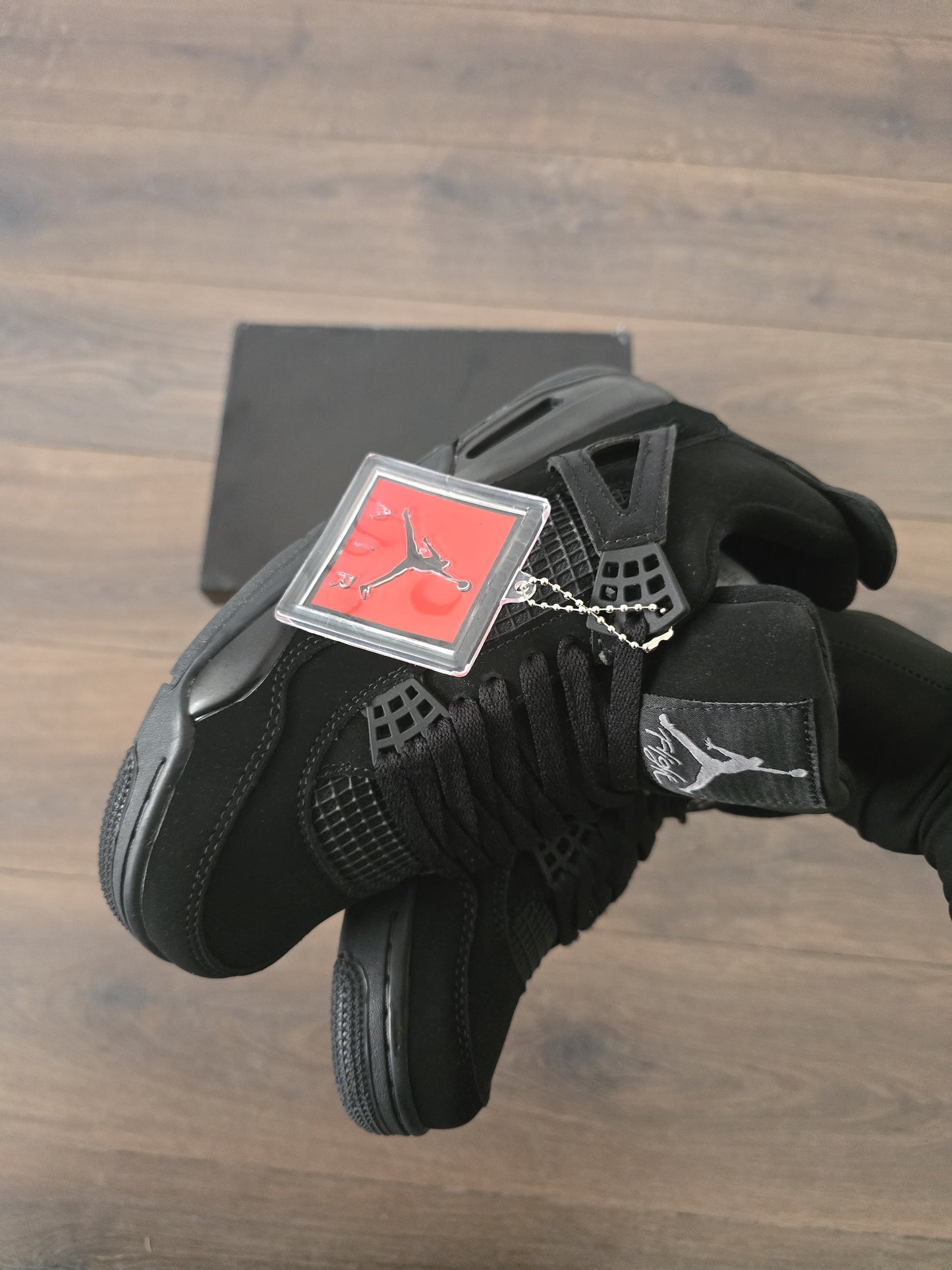 Jordan 4 negra