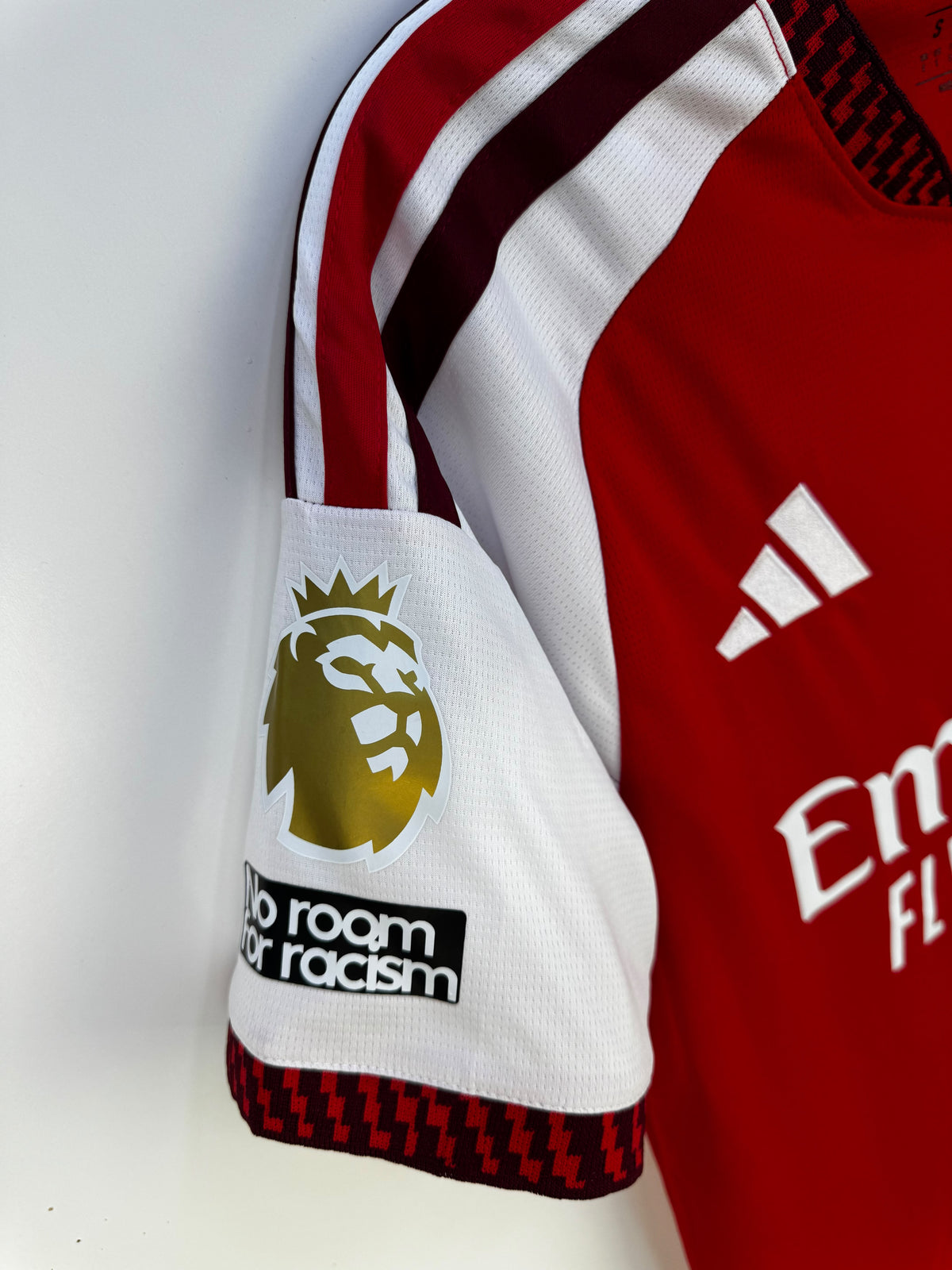 Equipacion Arsenal roja y blanca