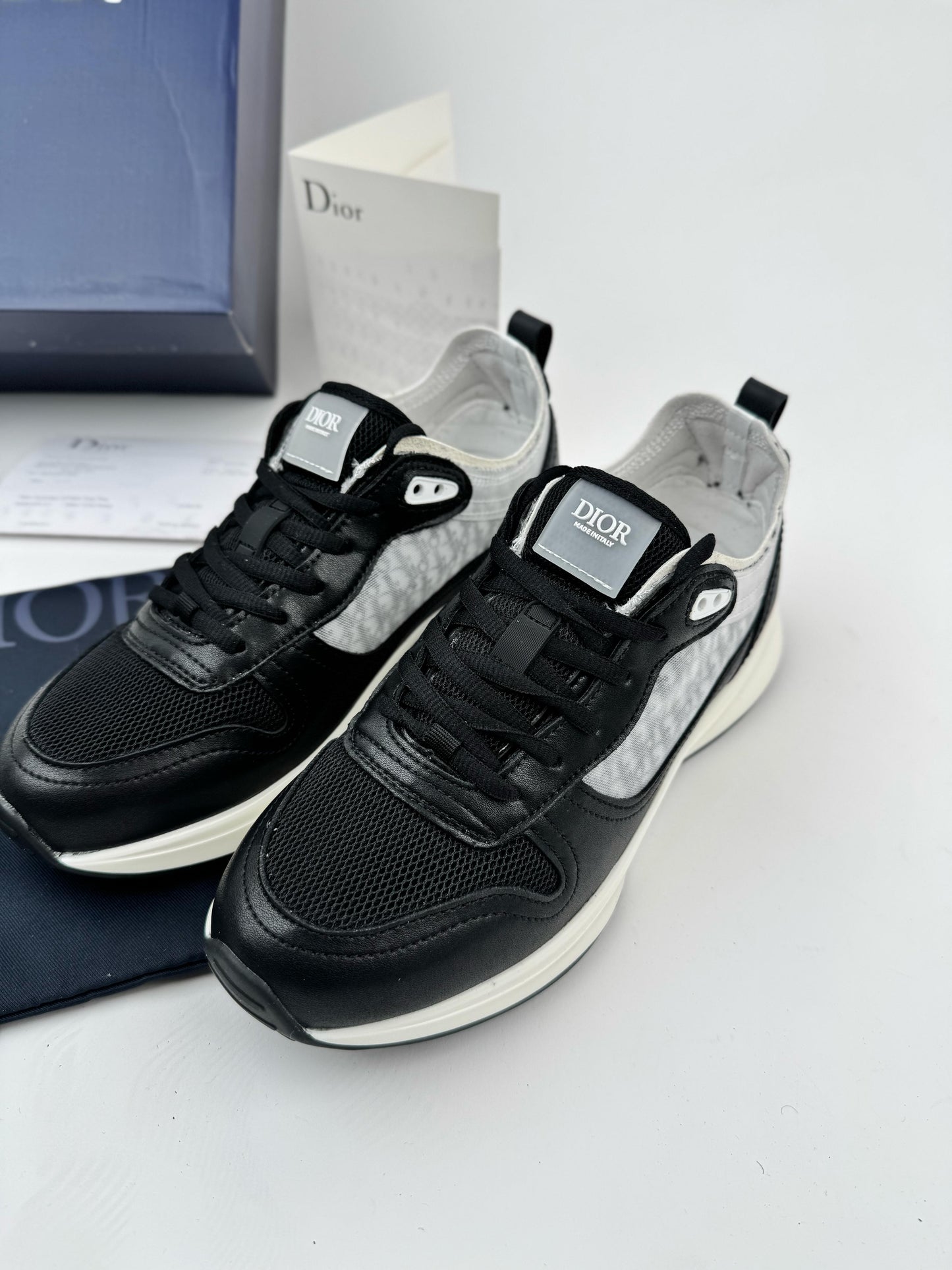 Dior b25 negras y blancas